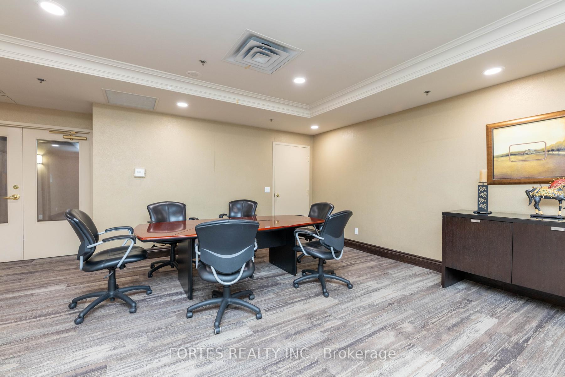 2 Bedrooms Condo at 9 Michael Power,  Toronto For sale