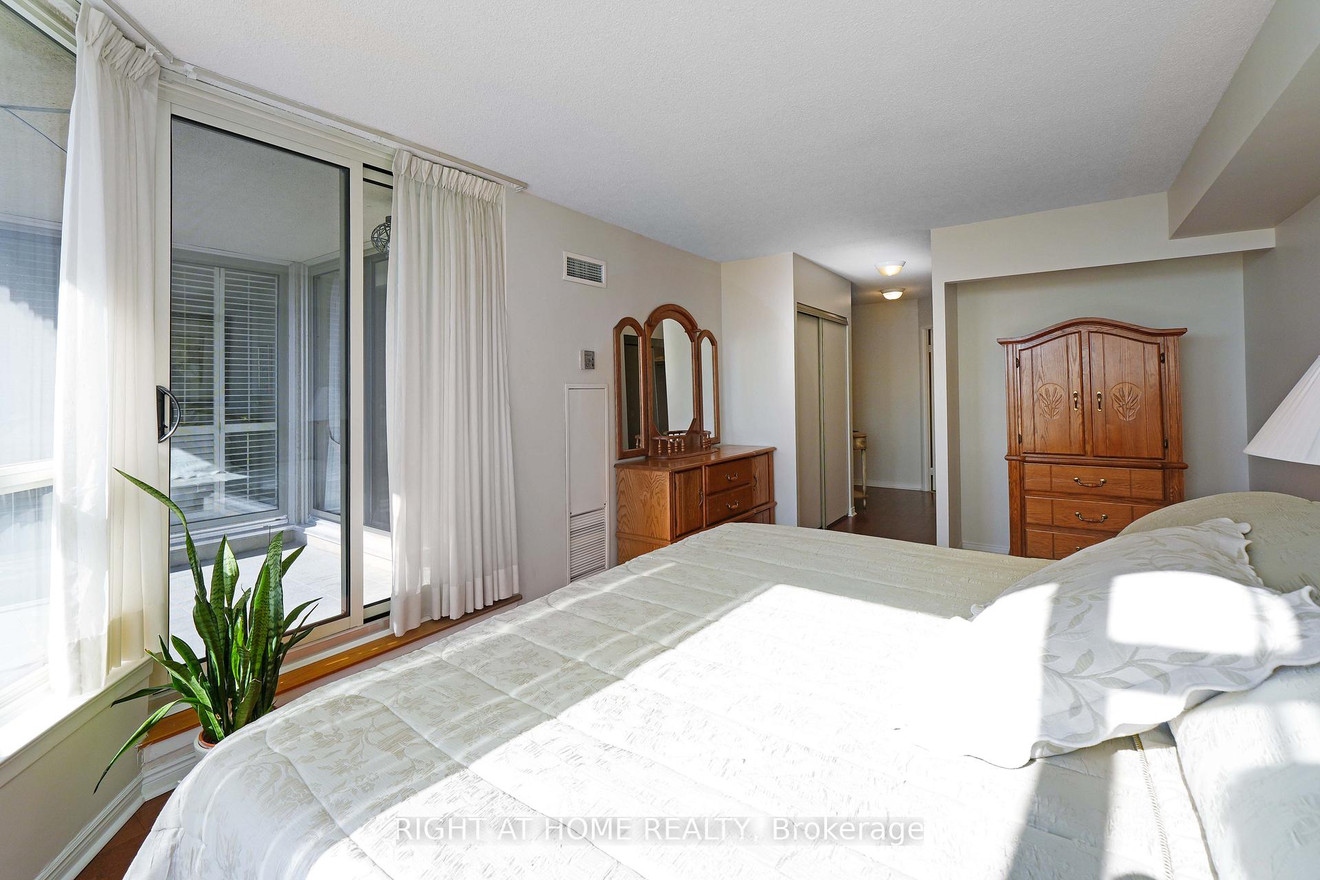 3 Bedrooms Condo at 20 Guildwood, Toronto For sale
