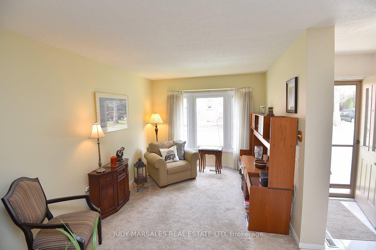 3 Bedrooms Condo at 644 Upper Paradise,  Hamilton For sale
