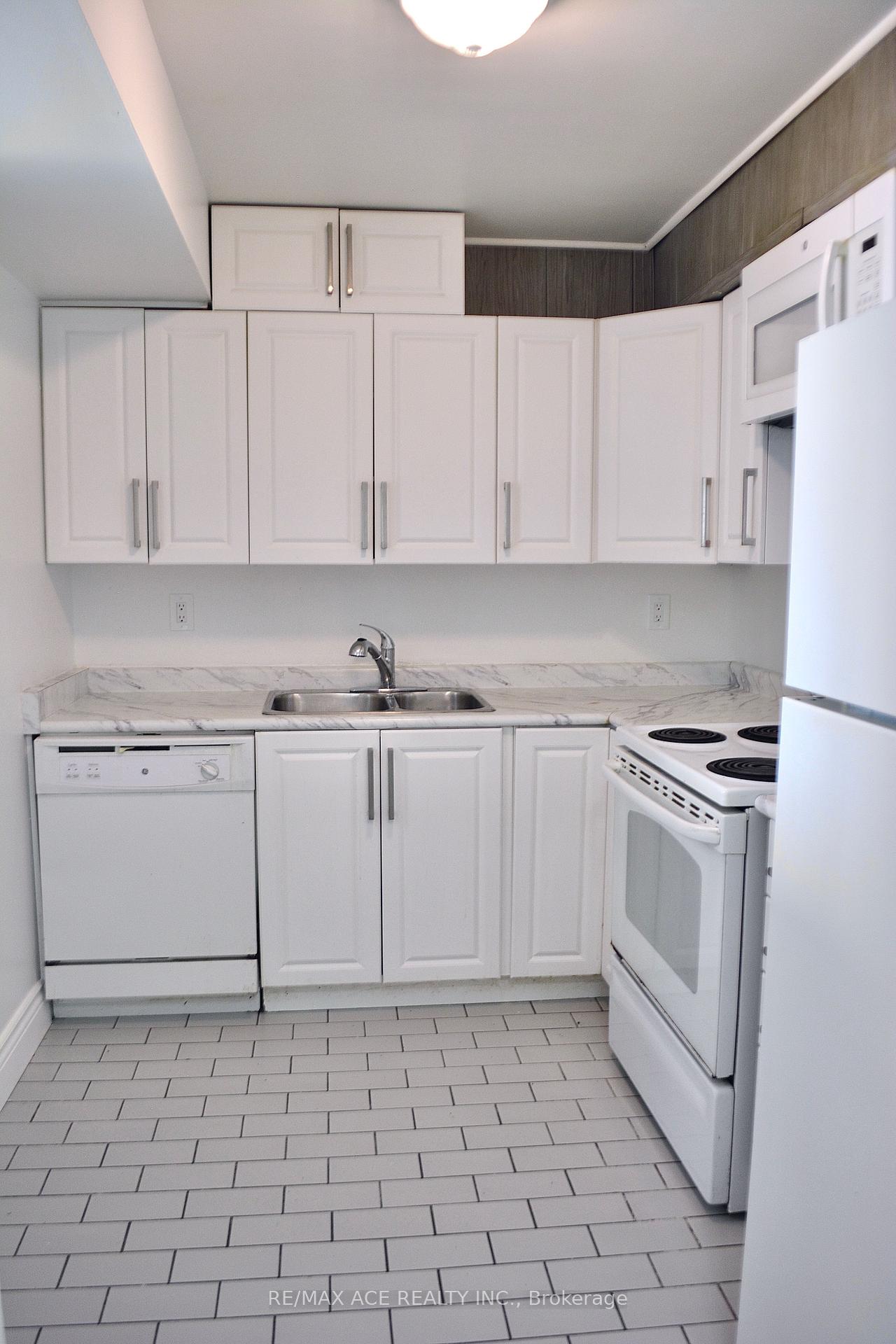 3 Bedrooms Condo at 330 Mccowan, Toronto For sale