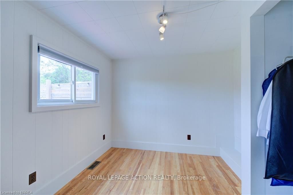 9 Curtis Avenue S