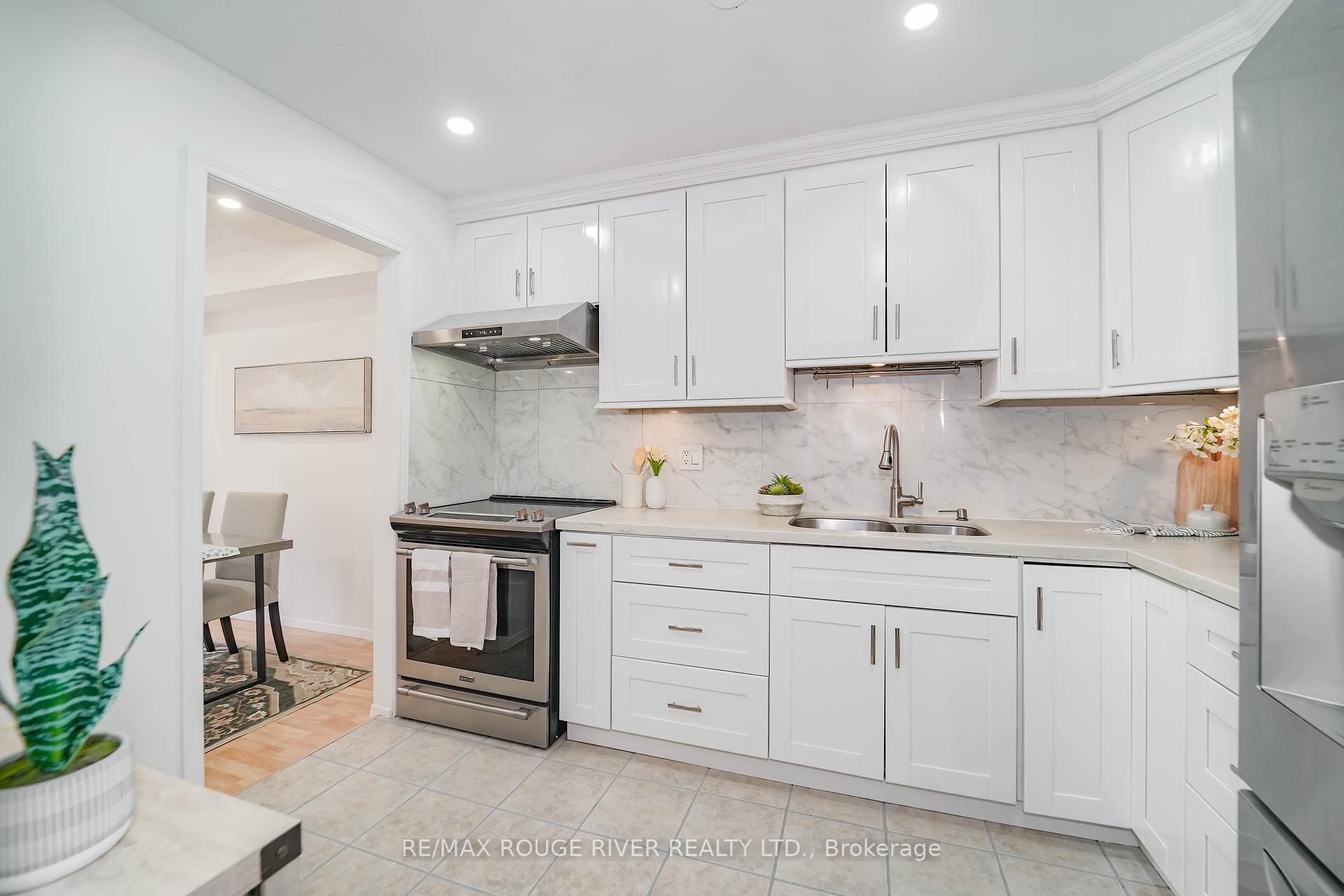 3 Bedrooms Condo at 100 Bridletowne, Toronto For sale