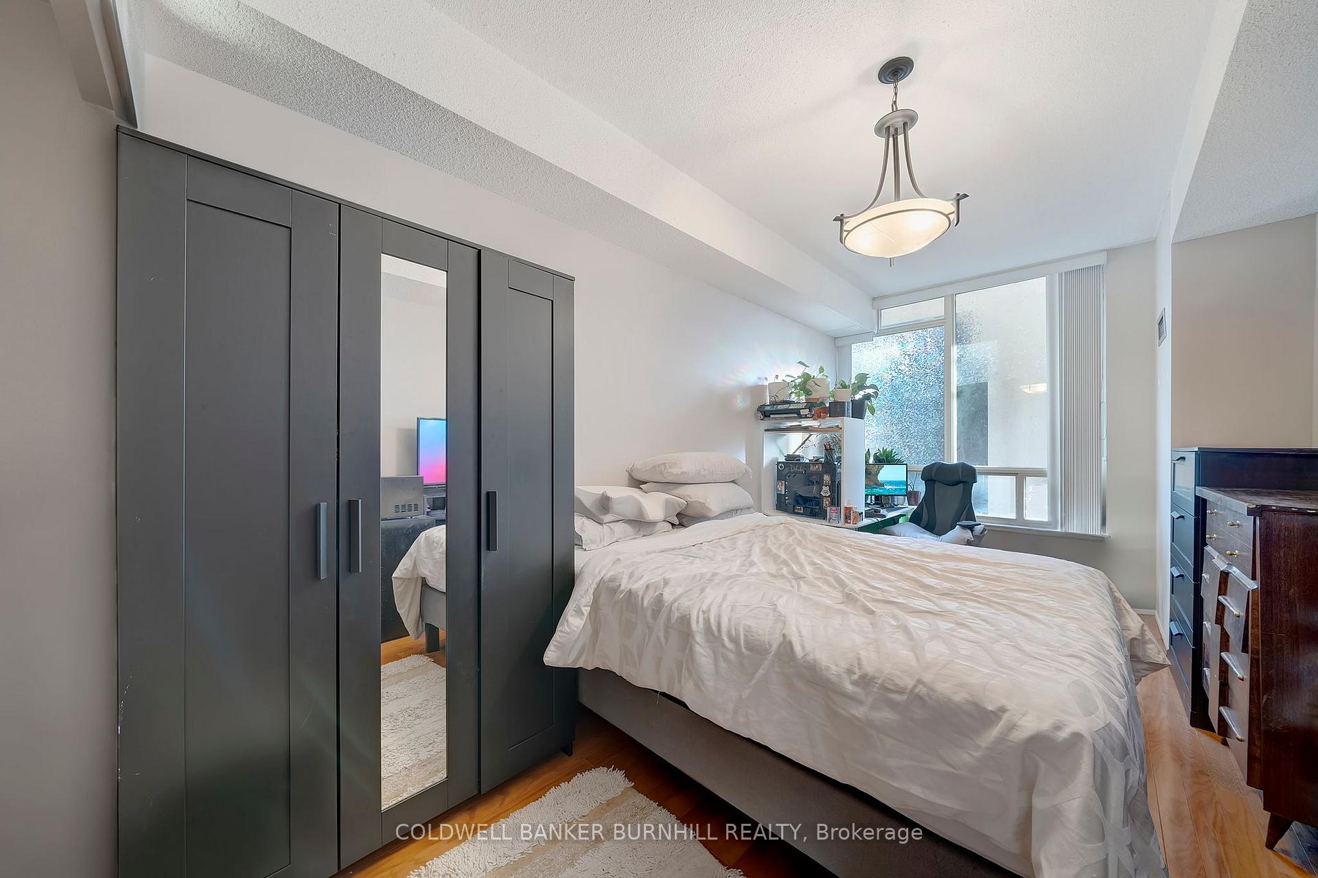 3 Bedrooms Condo at 495 Highway 8,  Hamilton For sale