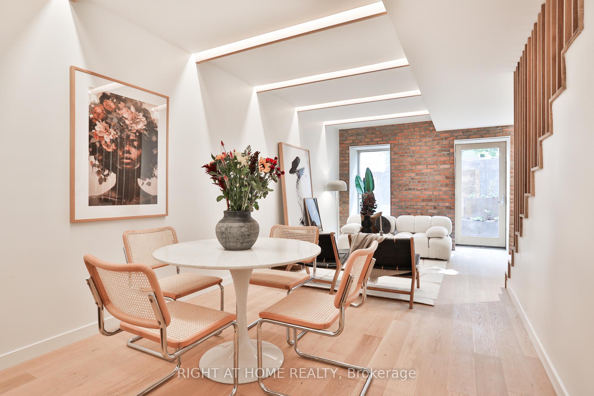 2 Bedrooms Condo at 225 Brunswick, Toronto For sale