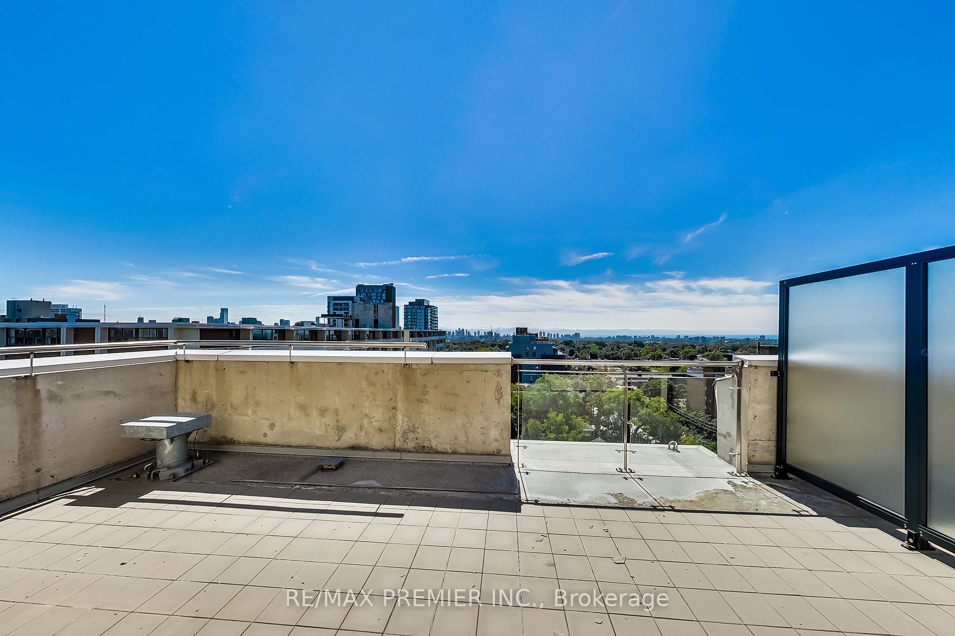 3 Bedrooms Condo at 15 Maplewood, Toronto For sale