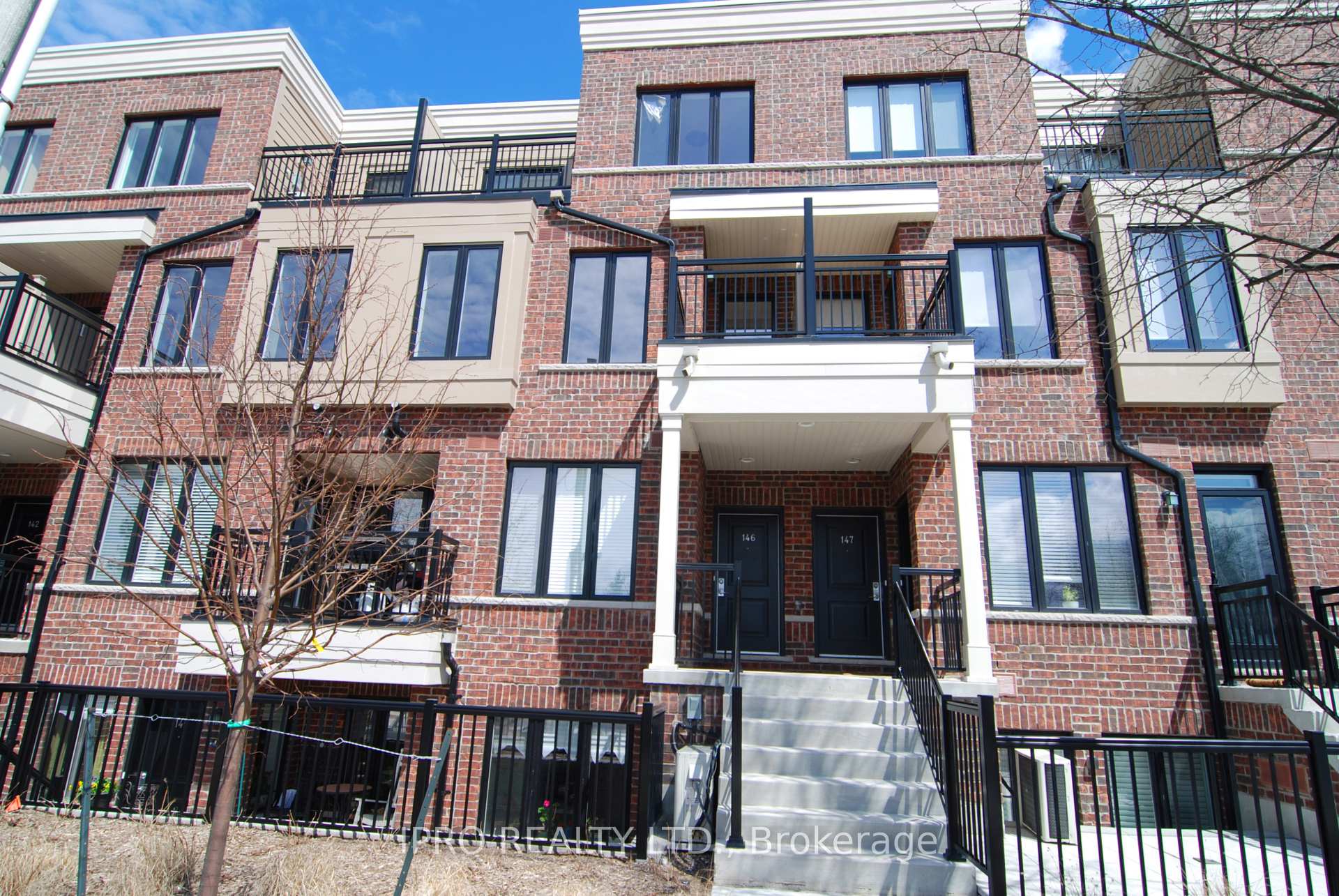 2 Bedrooms Condo at 50 Carnation, Toronto For sale