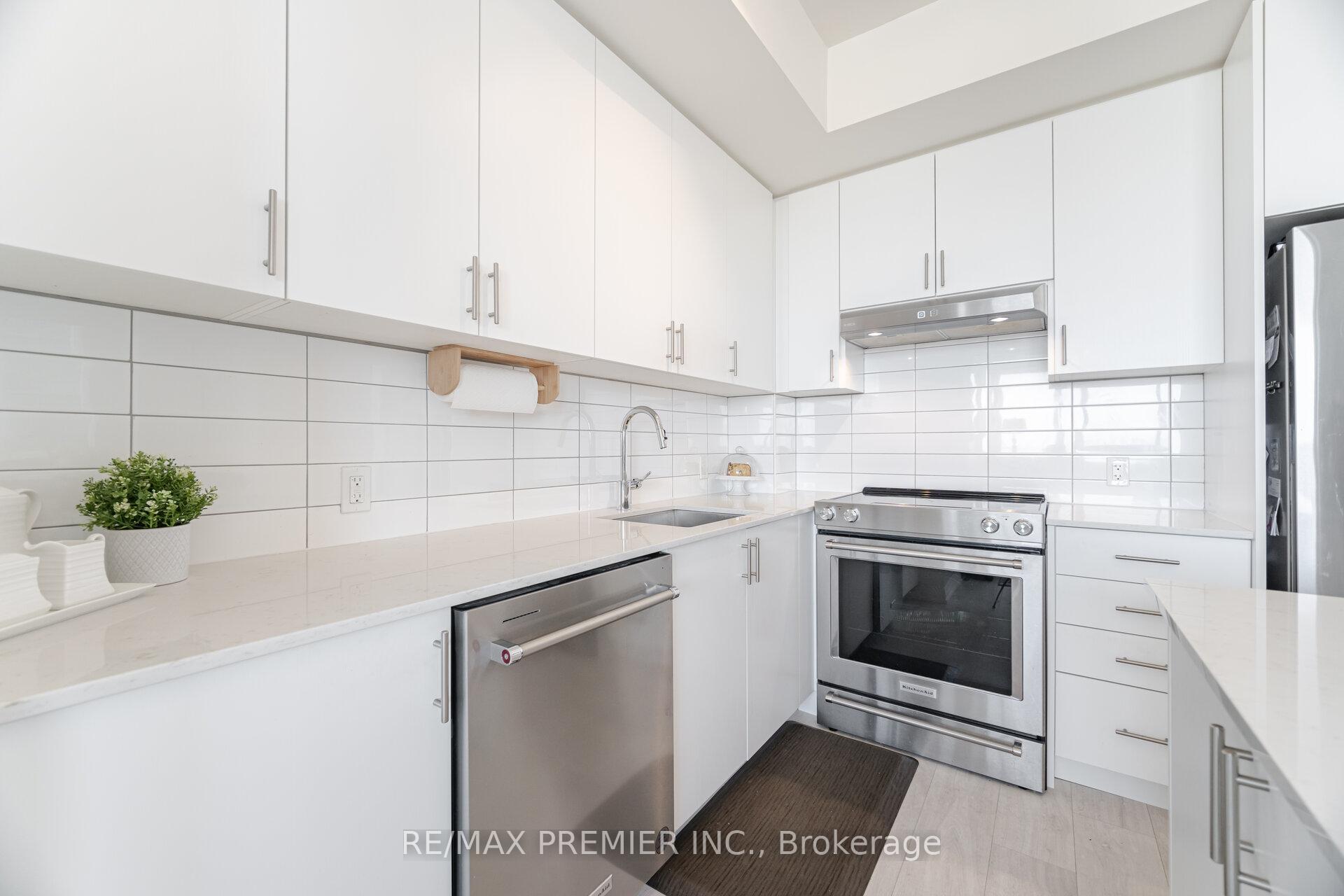 2 Bedrooms Condo at 9000 Jane, Vaughan For sale