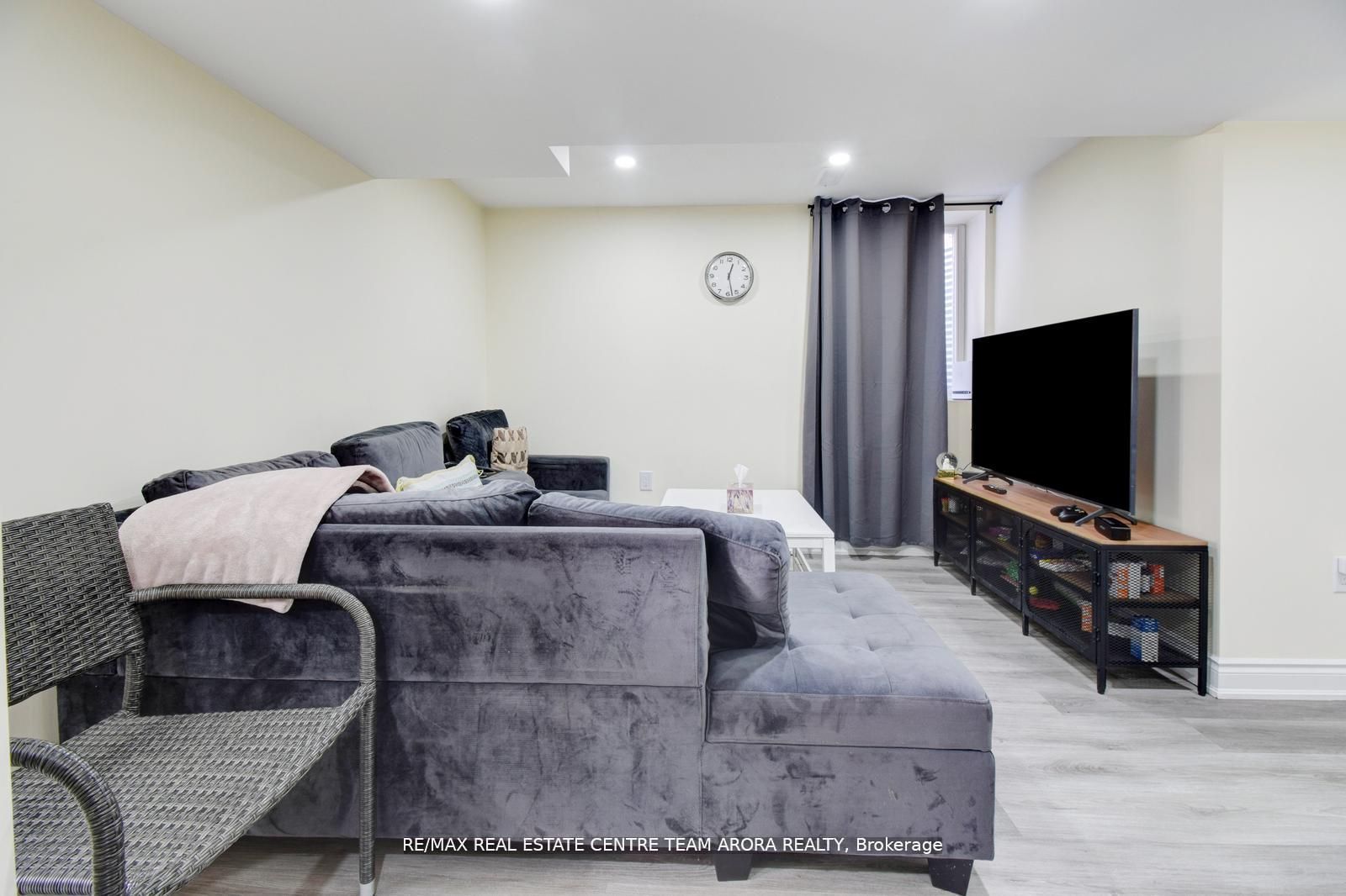 38 Rosewell Crescent