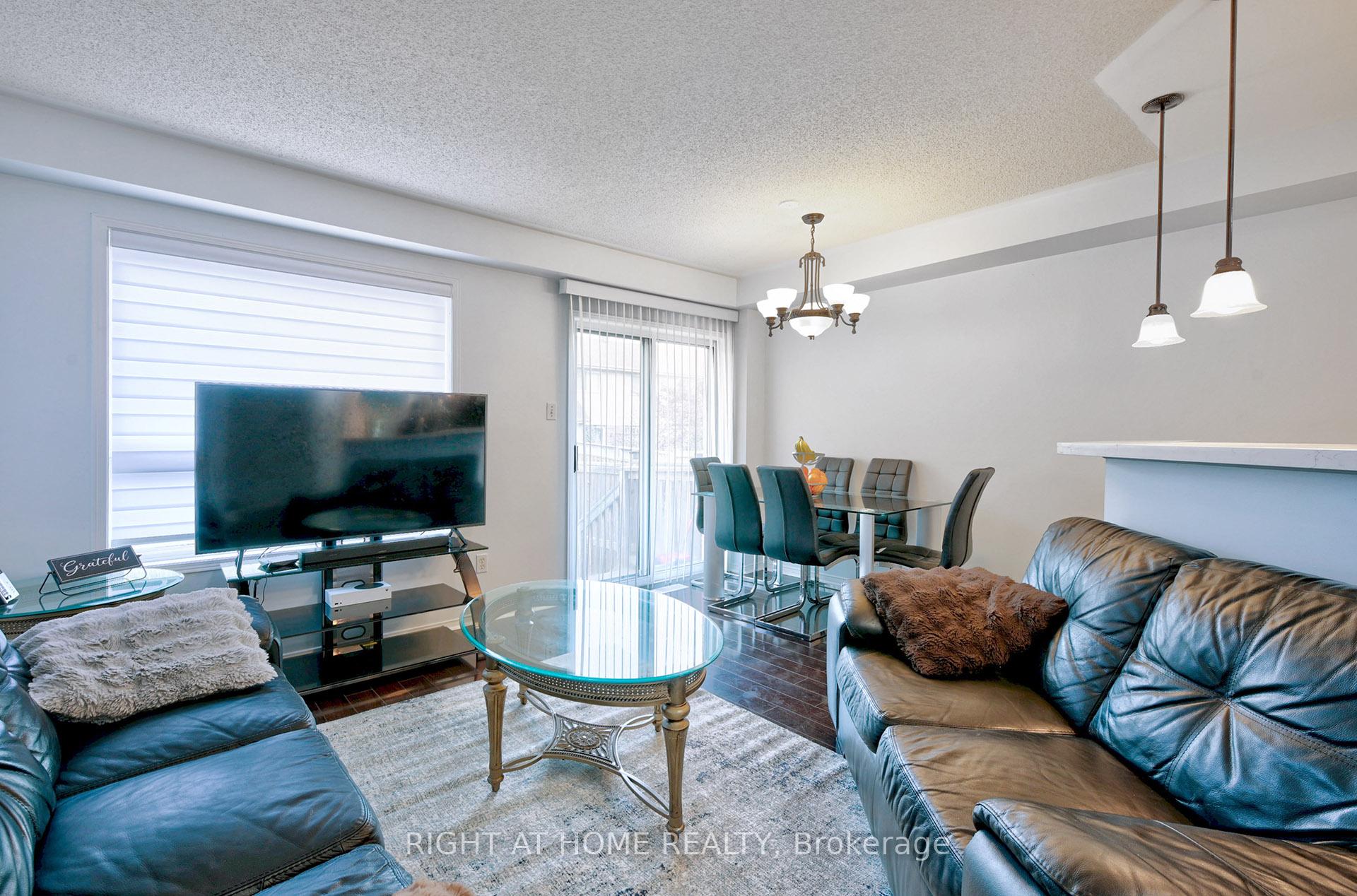 3 Bedrooms Condo at 4600 Kimbermount, Mississauga For sale