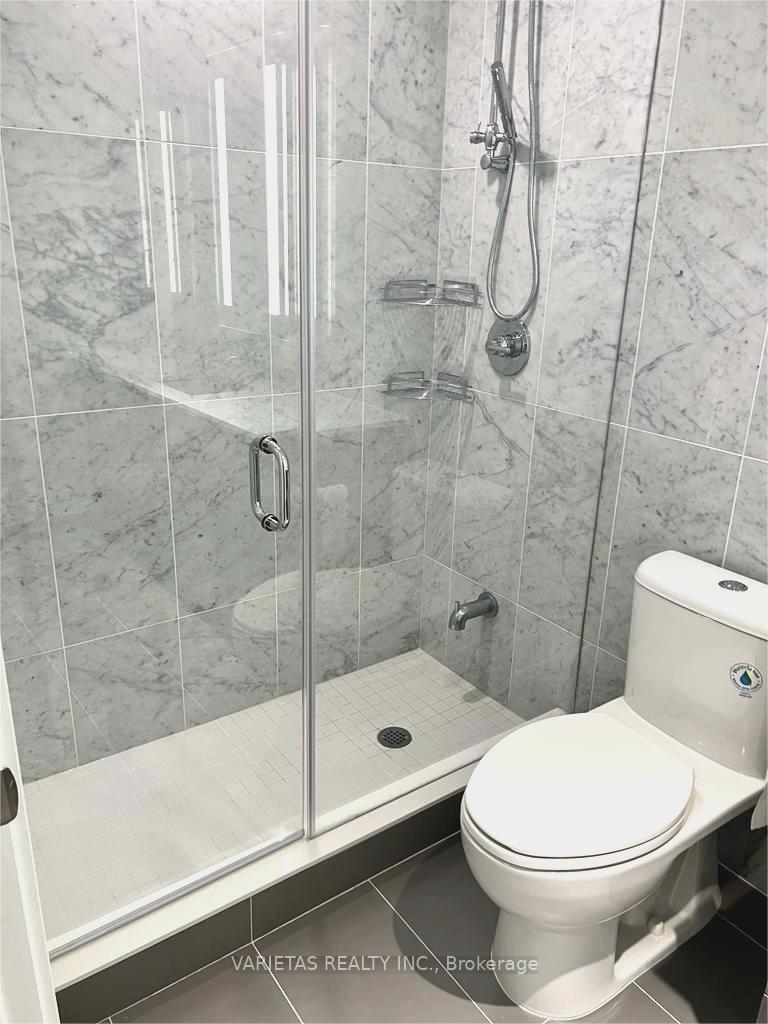 3 Bedrooms Condo at 585 Bloor,  Toronto For sale