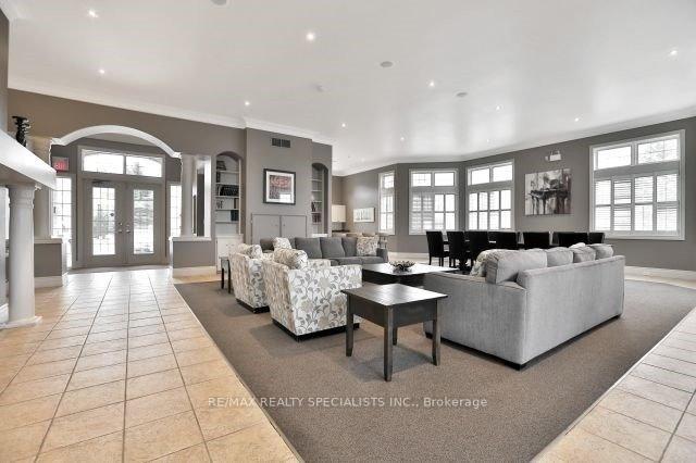2 Bedrooms Condo at 1470 Bishops, Oakville For sale