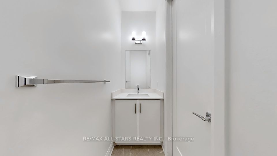 2 pc main floor powder room