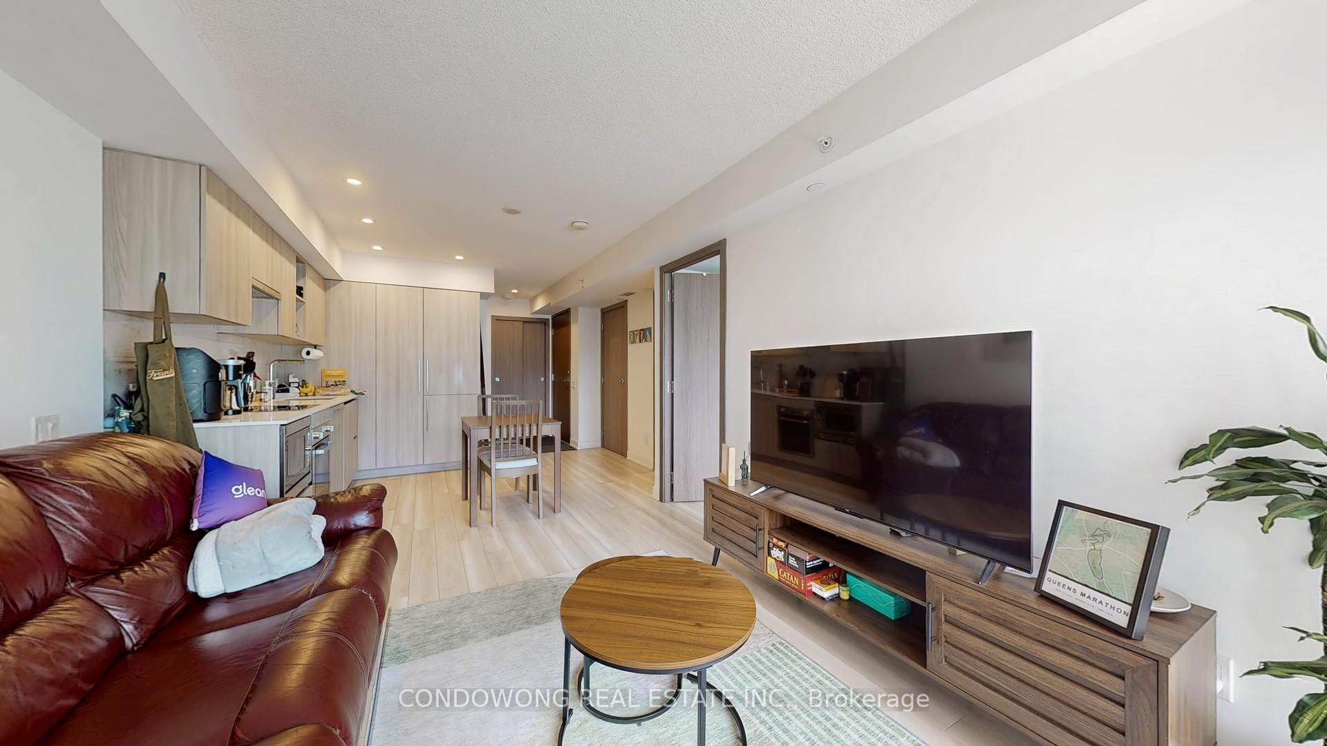 2 Bedrooms Condo at 17 Bathurst, Toronto For sale