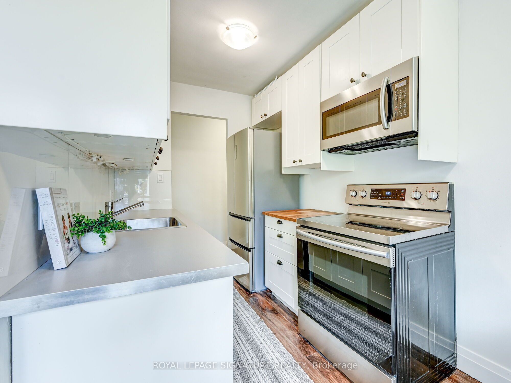 40 Cavell Avenue, Toronto W06 Mimico
