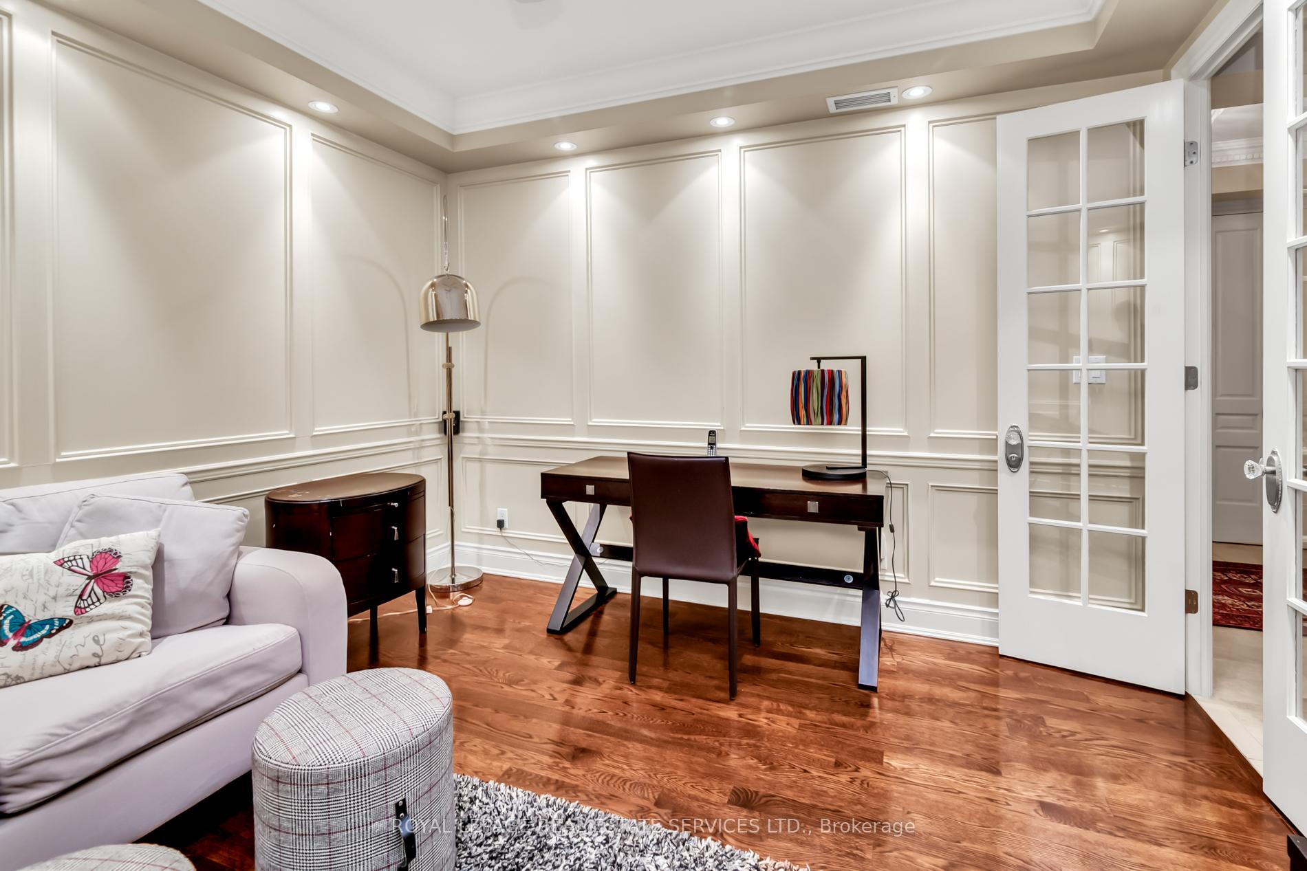 3 Bedrooms Condo at 10 Bellair, Toronto For sale