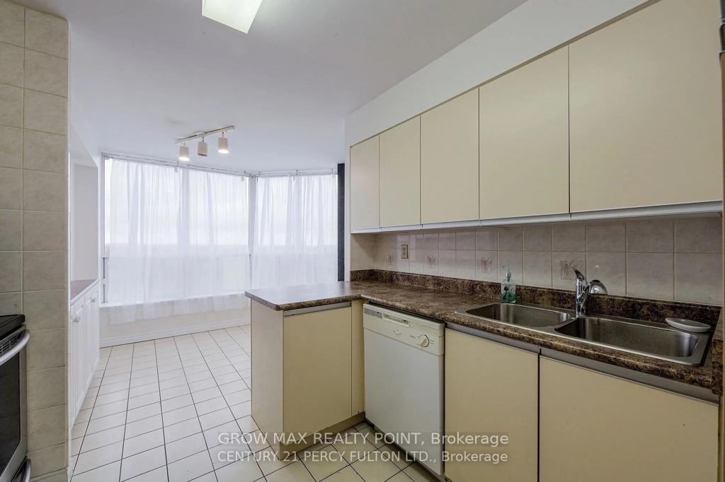 2 Bedrooms Condo at 410 Mclevin,  Toronto For sale