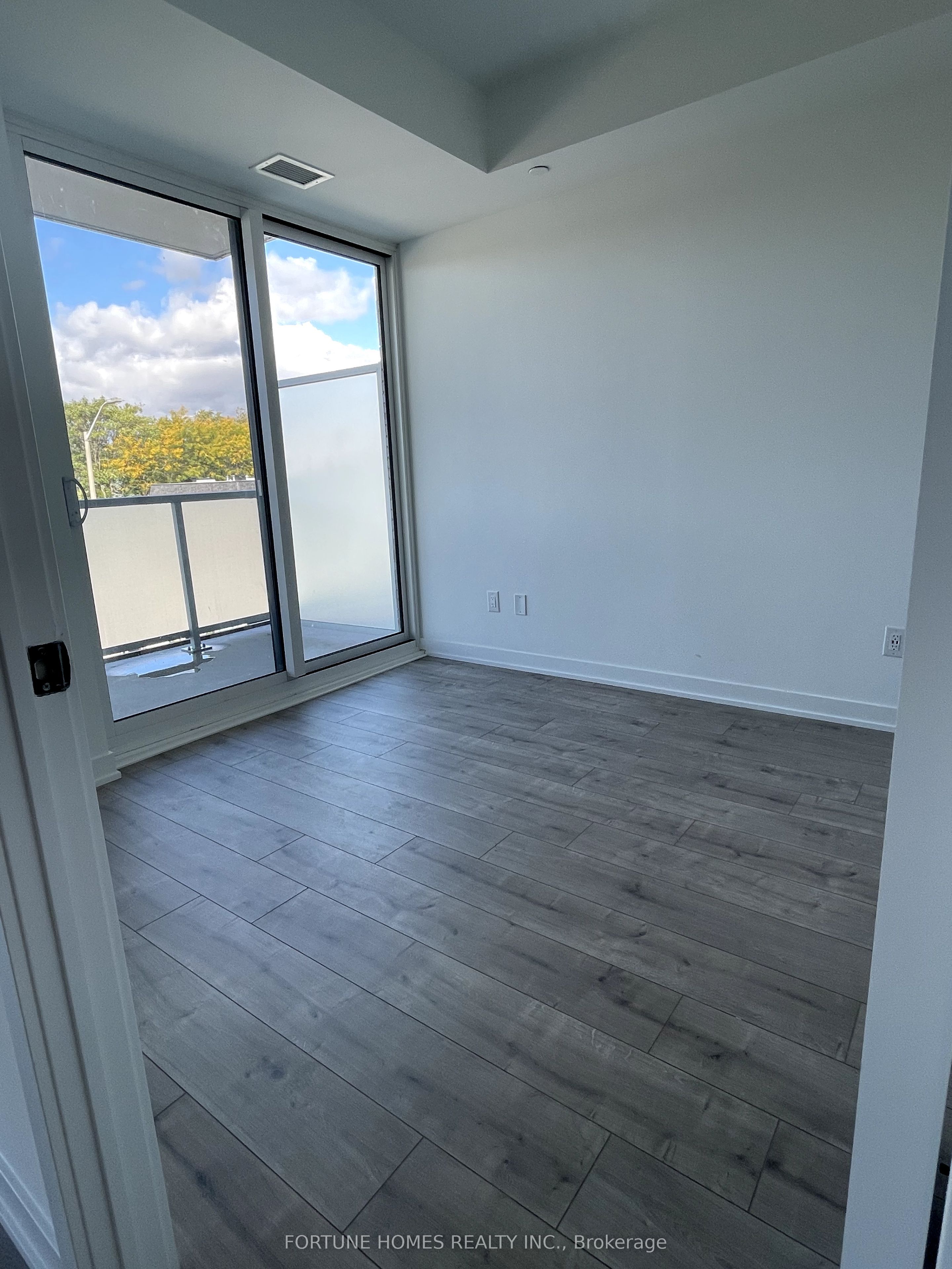 215 Lakeshore Road W, #340
