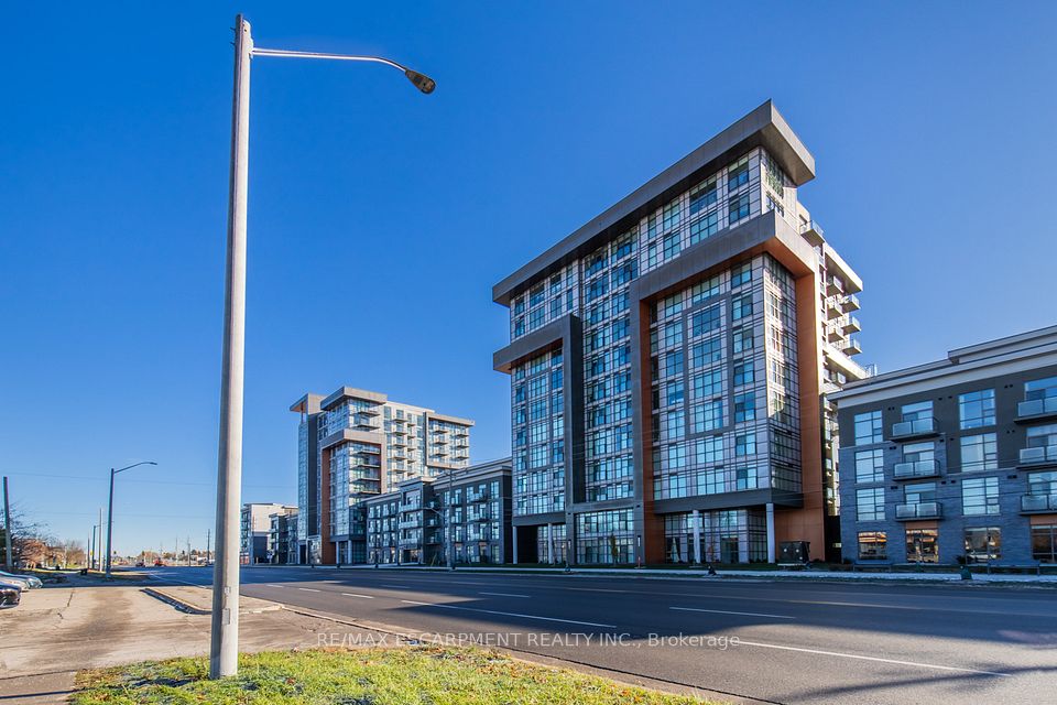 460 Dundas Street