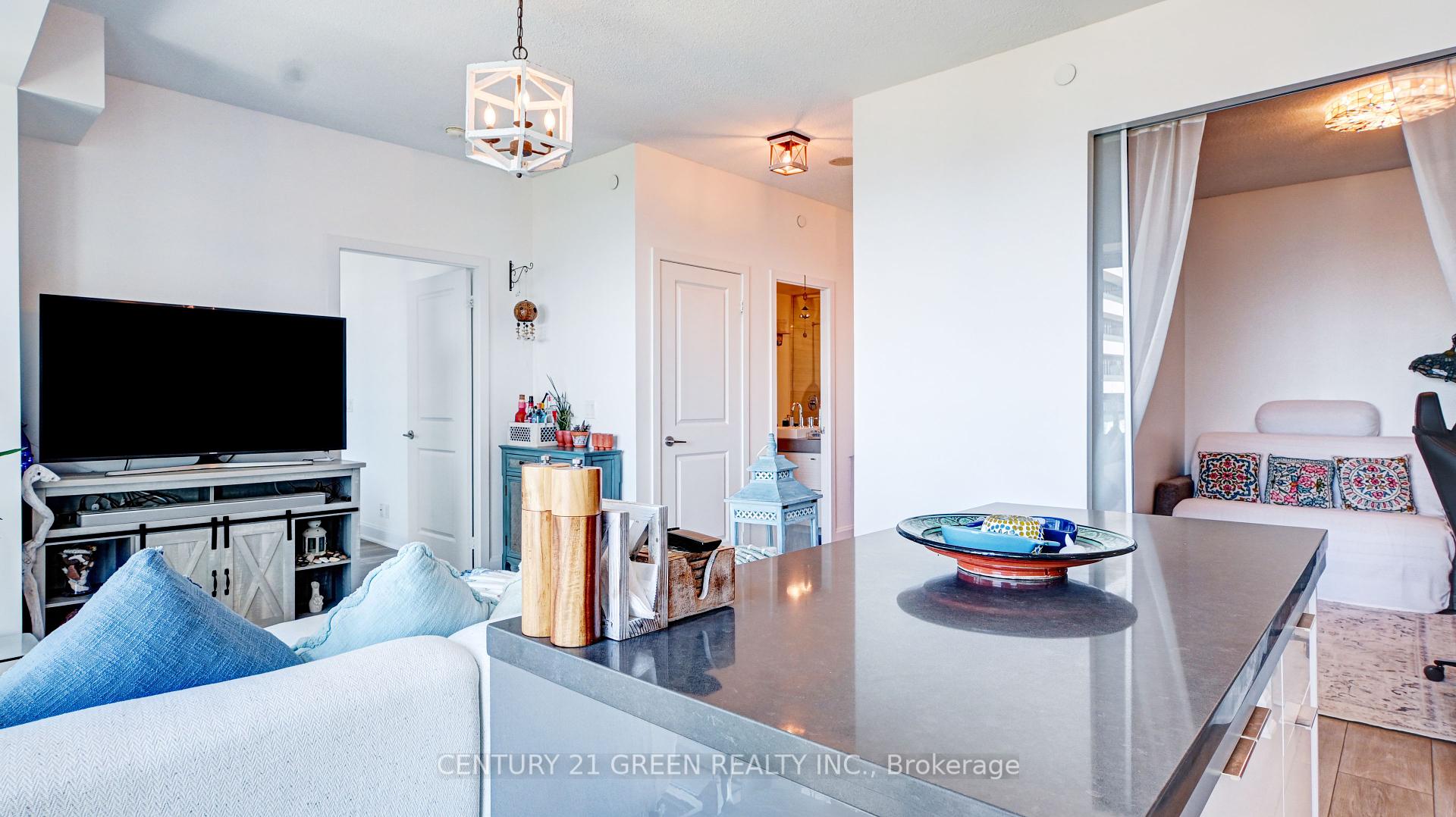 2 Bedrooms Condo at 33 Shore Breeze, Toronto For sale
