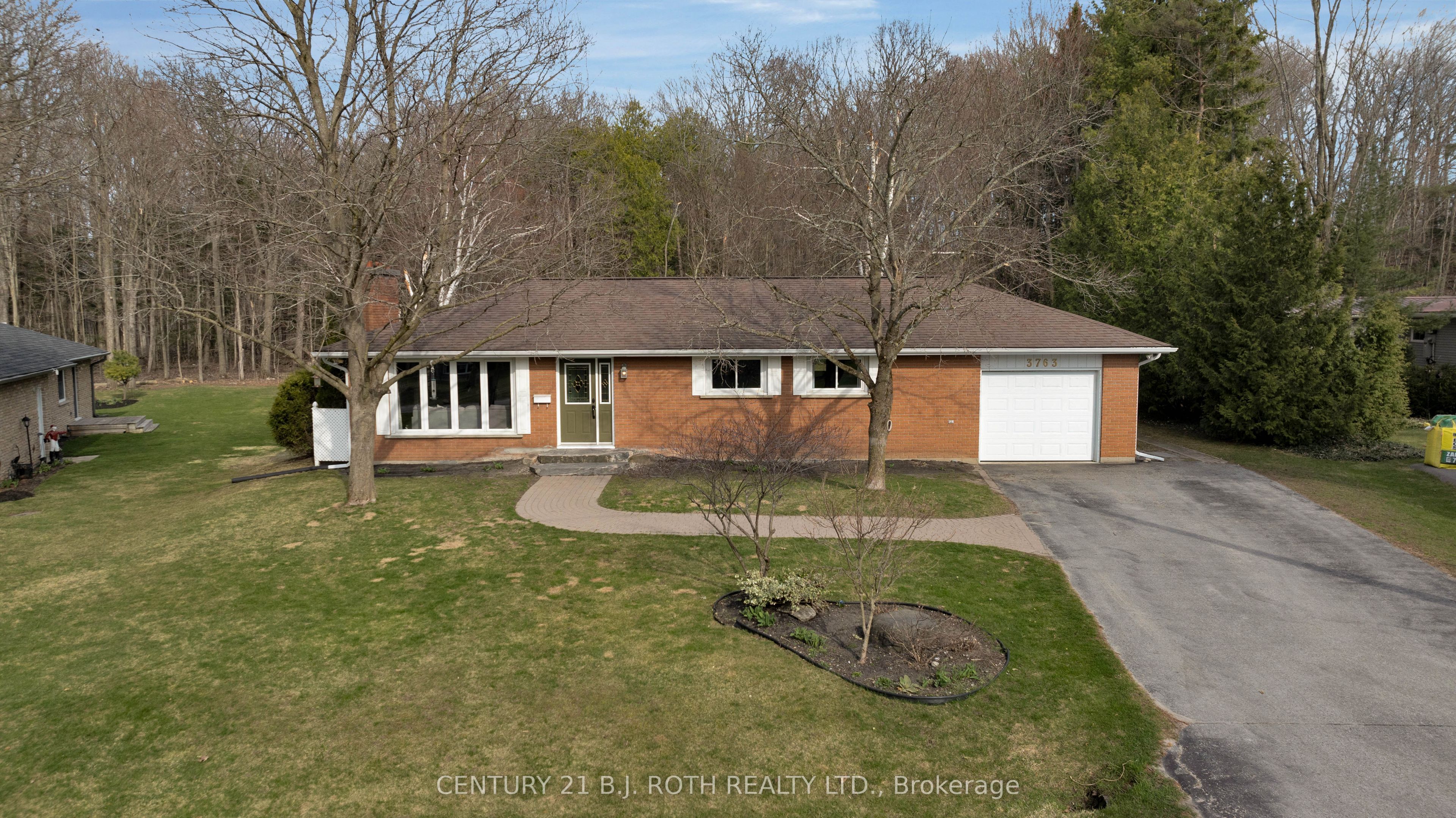 3763 Whitecap Drive, Innisfil, ON L9S 2L4