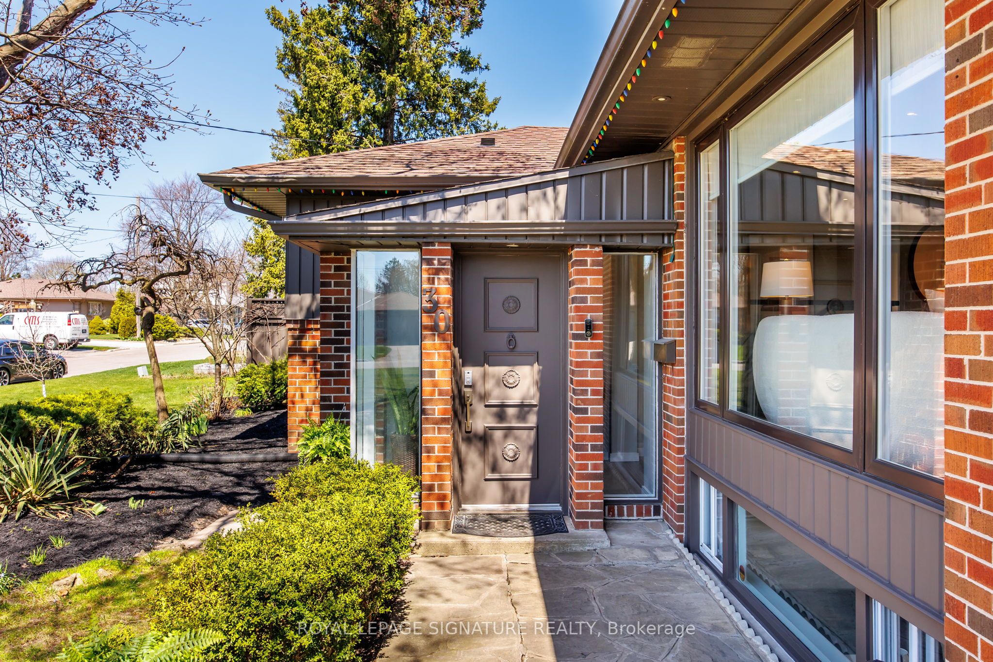 30 Pitcairn Crescent, Toronto, ON M4A 1P4