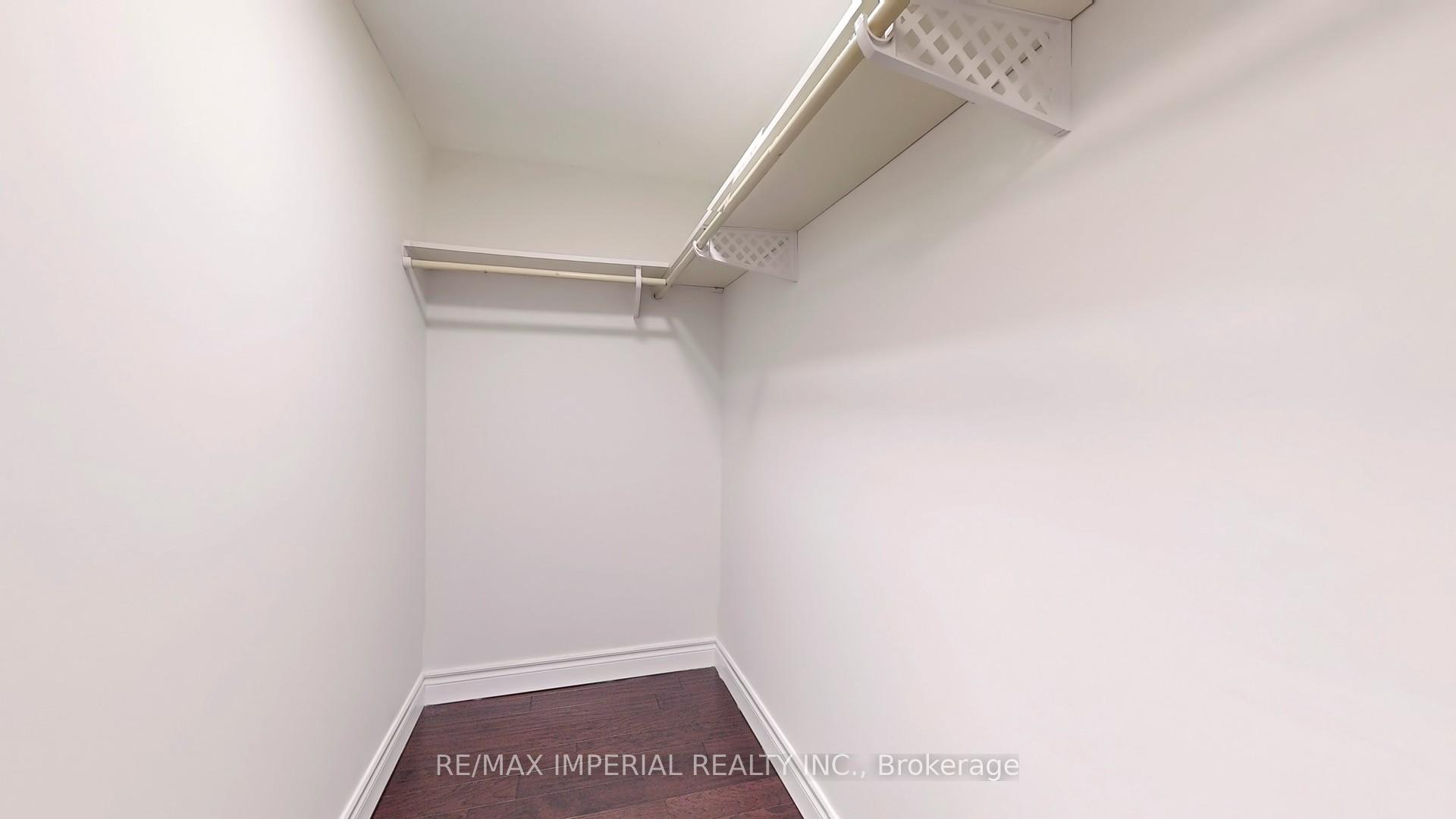 3 Bedrooms Condo at 18 Hollywood, Toronto For sale