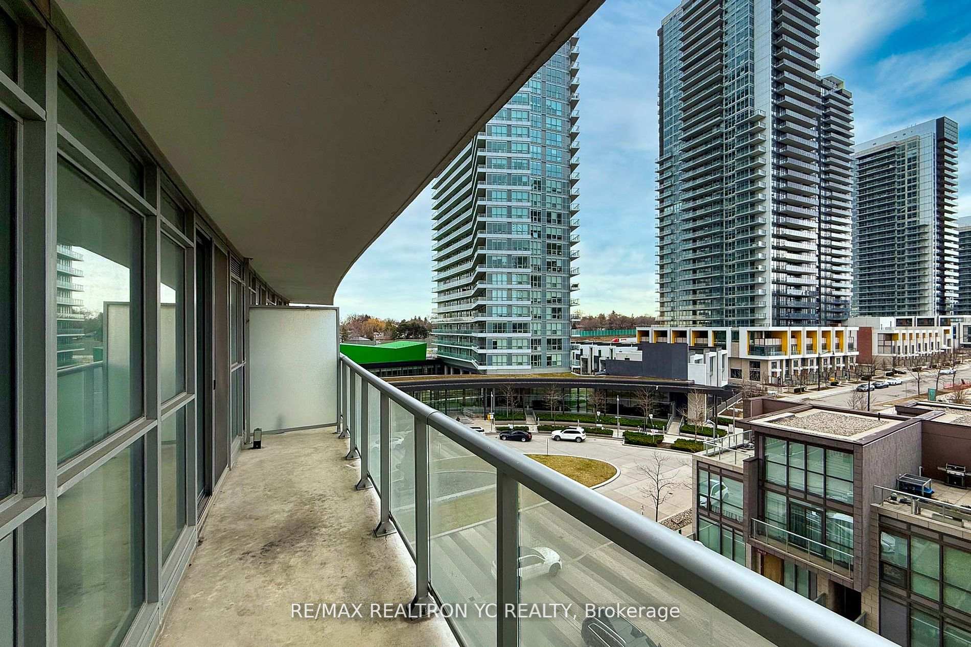 2 Bedrooms Condo at 121 Mcmahon, Toronto For sale