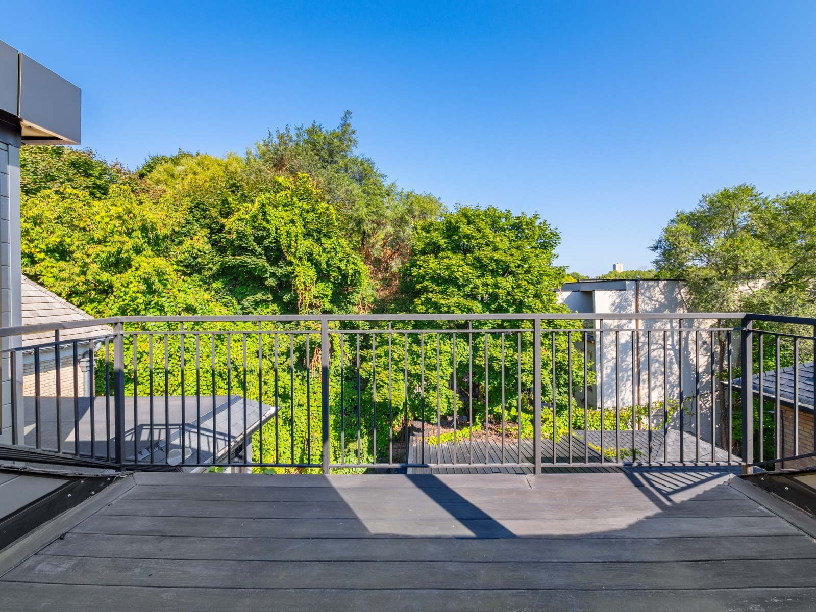 6 Hillholm Road