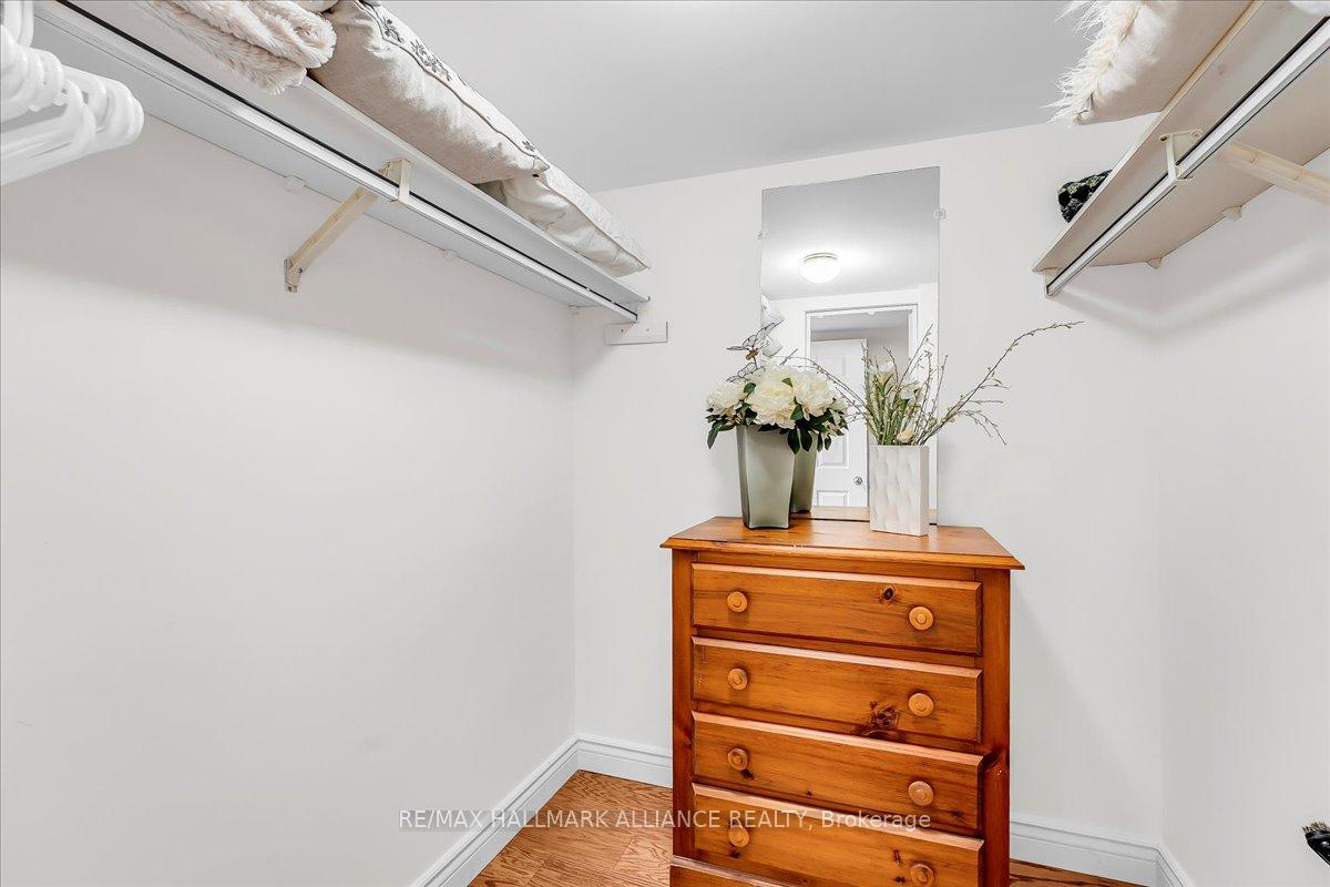 2 Bedrooms Condo at 1071 QUEENS, Oakville For sale