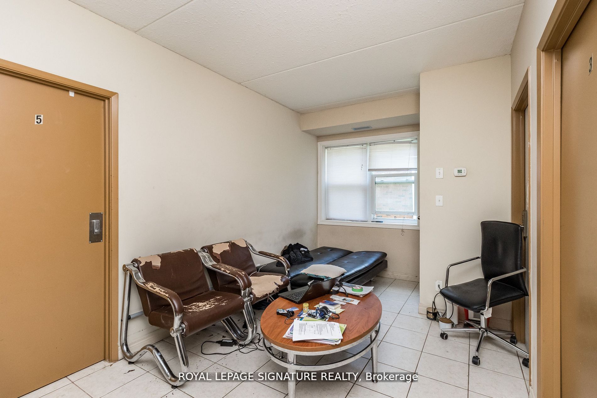 253 Lester Street, #101