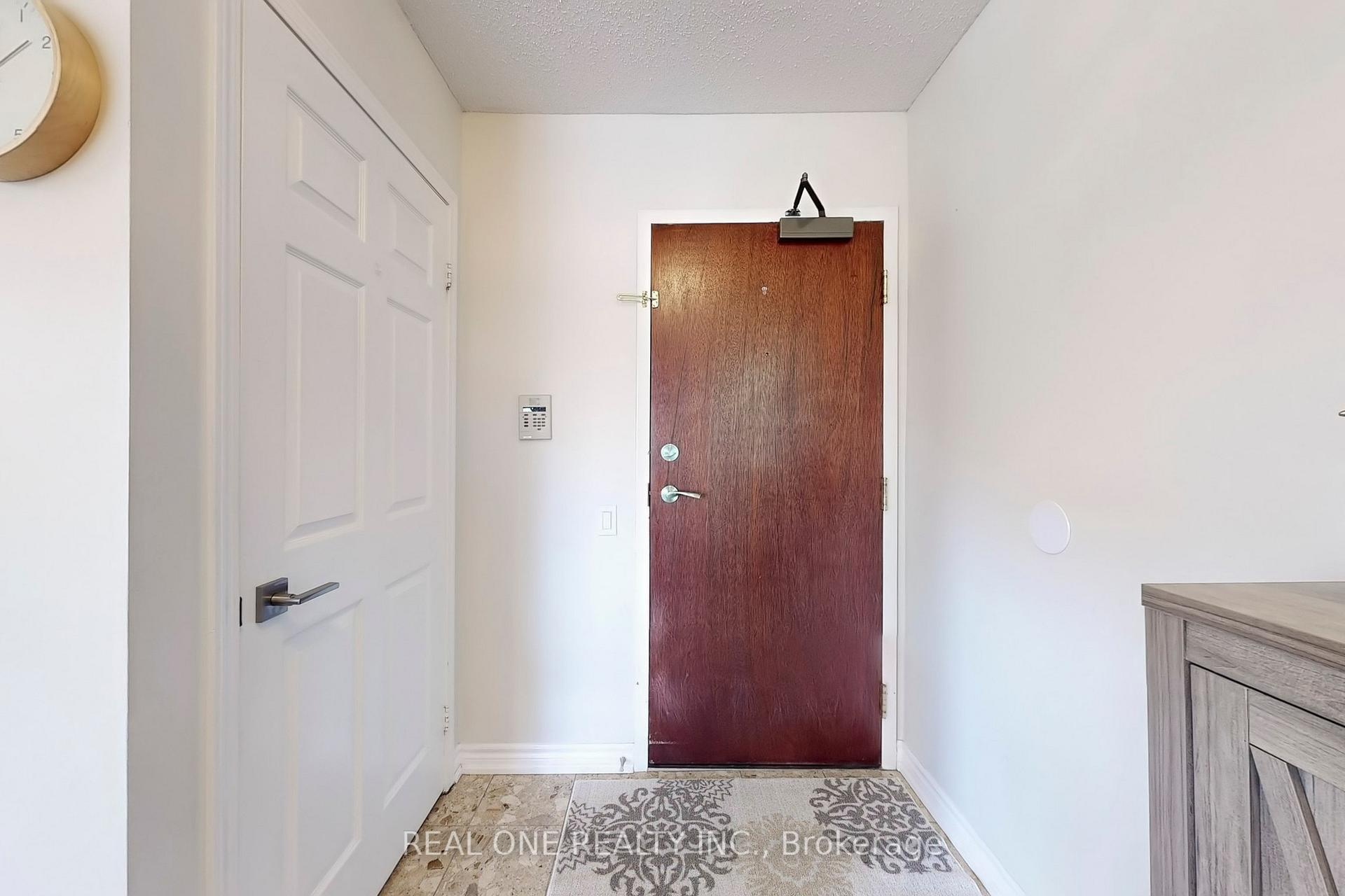 2 Bedrooms Condo at 8 Covington, Toronto For sale