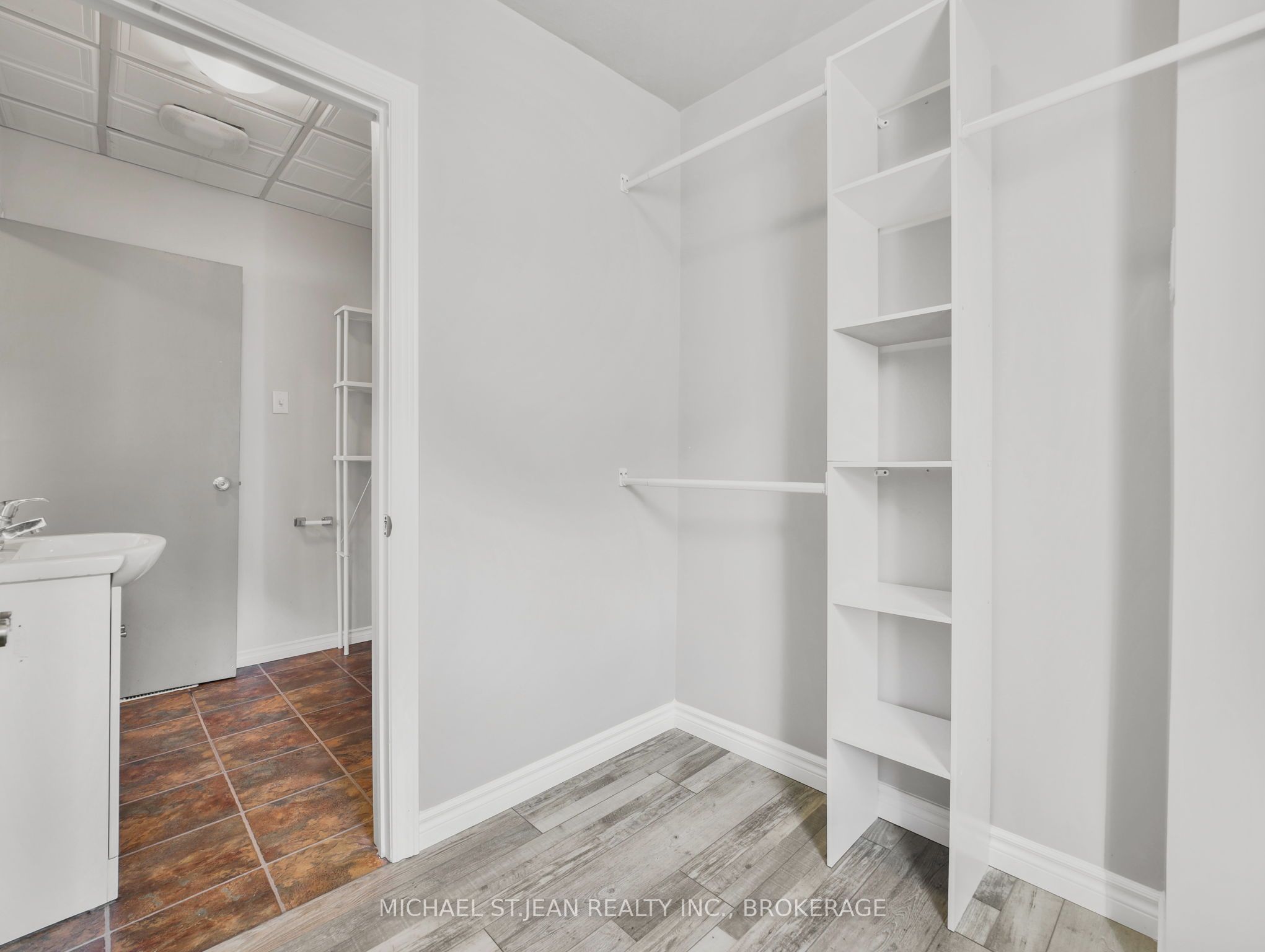 14 Victoria Avenue N