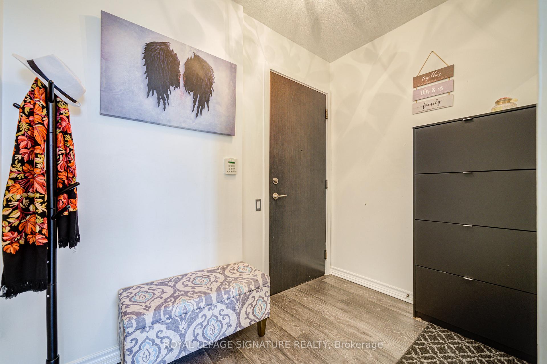 2 Bedrooms Condo at 105 The Queensway, Toronto For sale