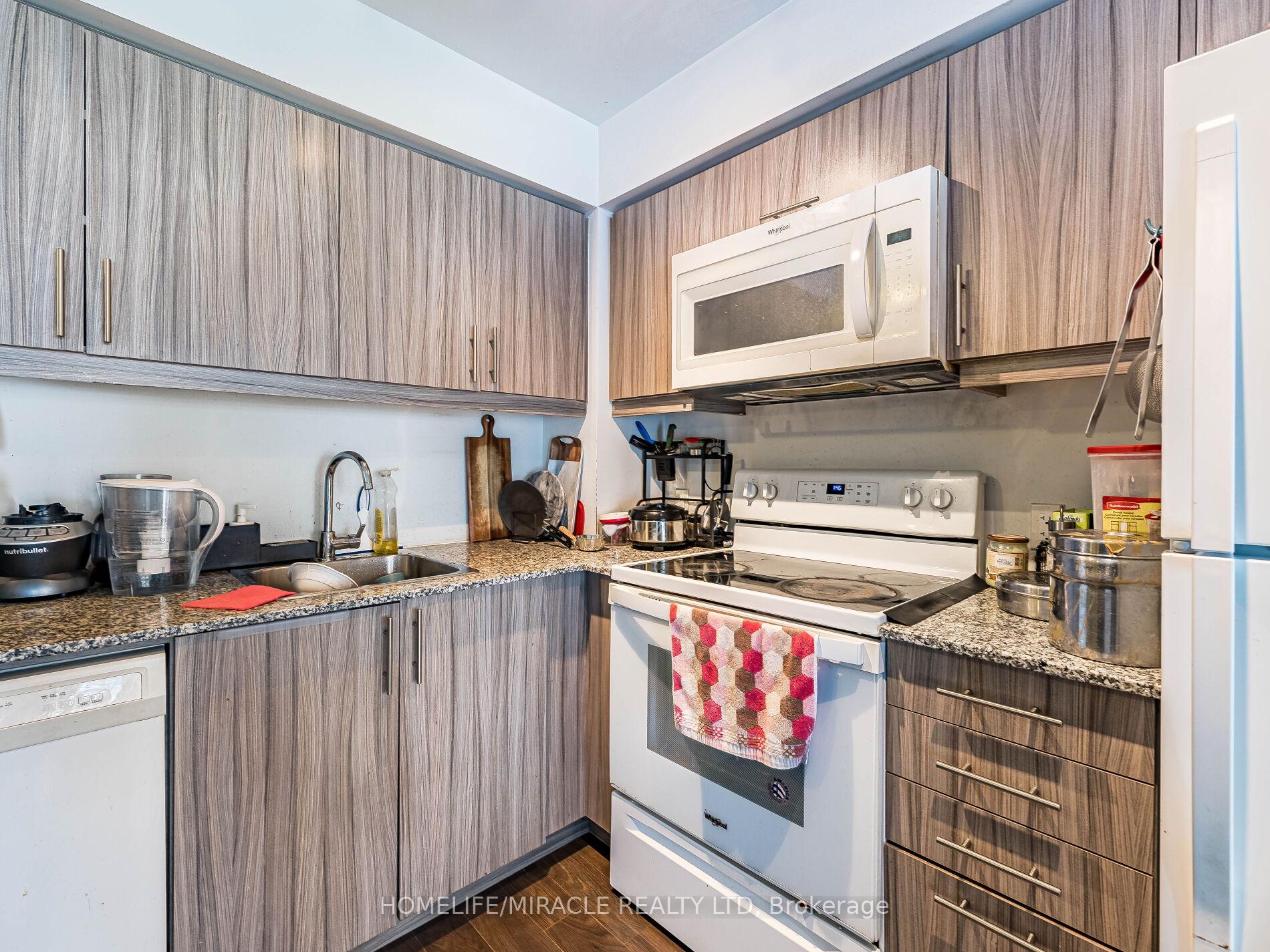 3 Bedrooms Condo at 30 Meadowglen, Toronto For sale