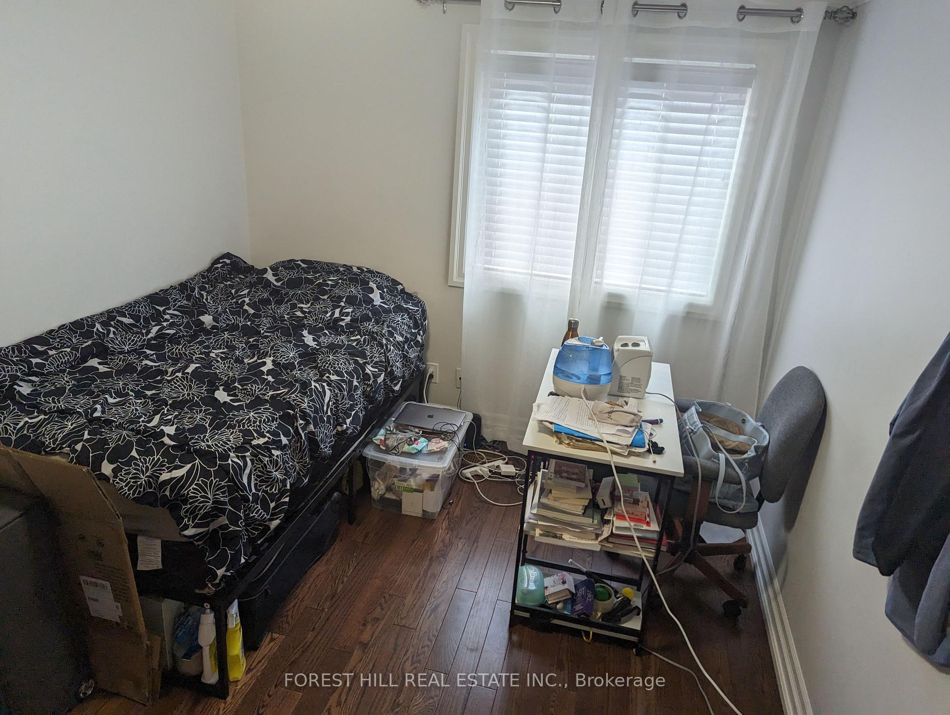 5 Bedrooms Condo at 2395 Bromsgrove,  Mississauga For sale