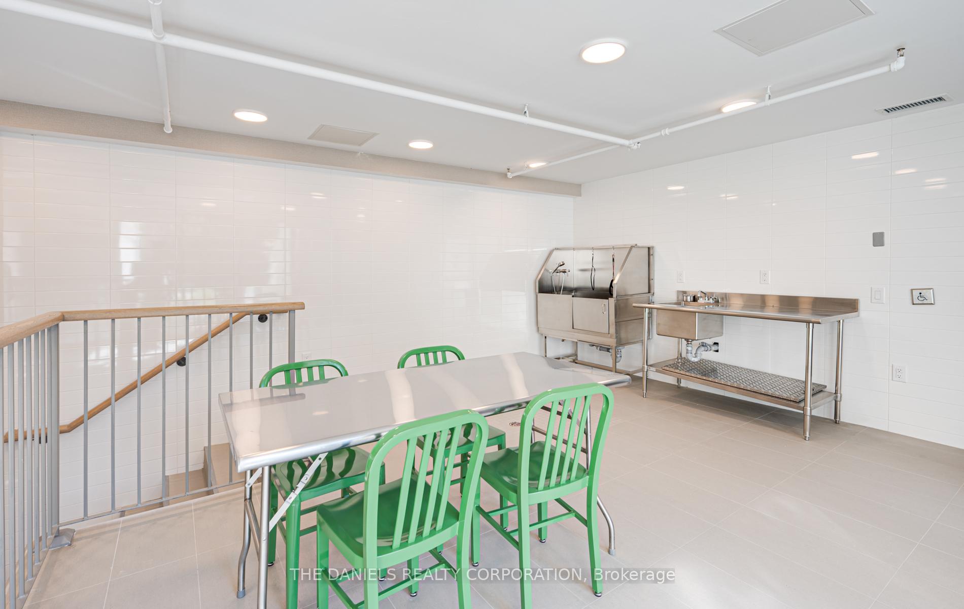 2 Bedrooms Condo at 165 Canon Jackson,  Toronto For sale