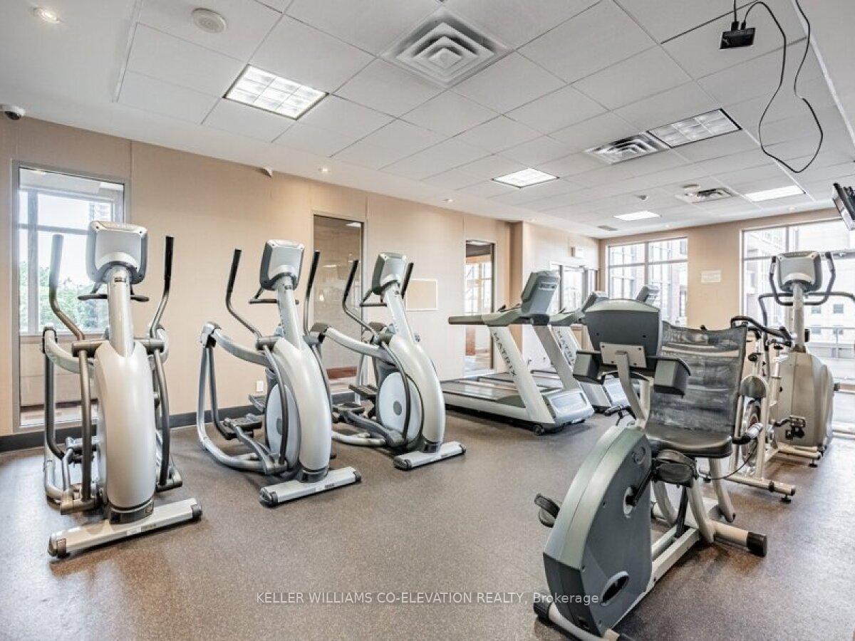 2 Bedrooms Condo at 330 Princess Royal, Mississauga For sale