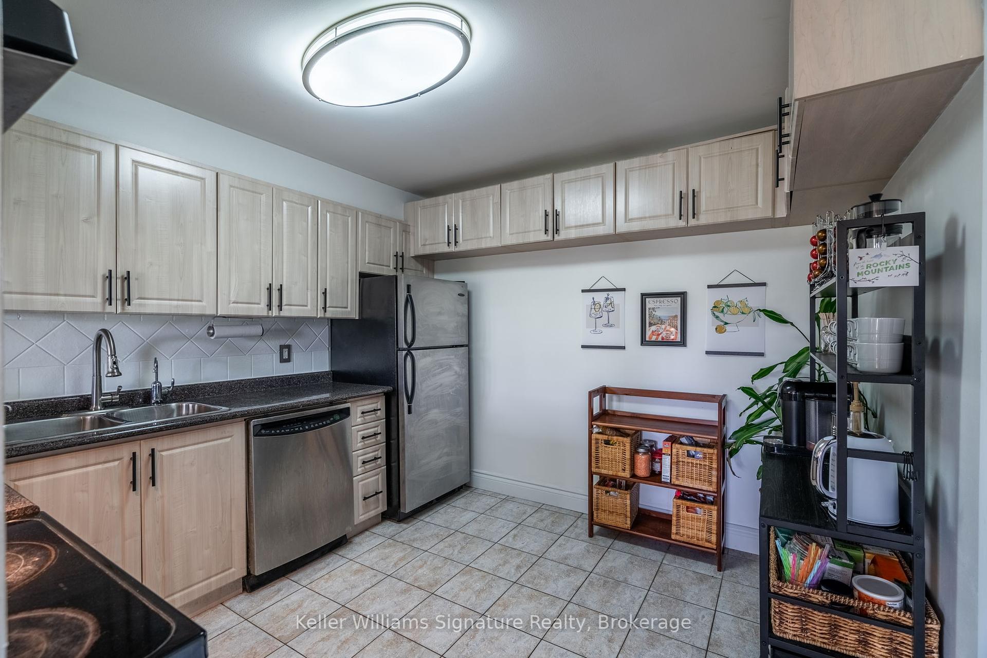 3 Bedrooms Condo at 3835 Lake Shore, Toronto For sale
