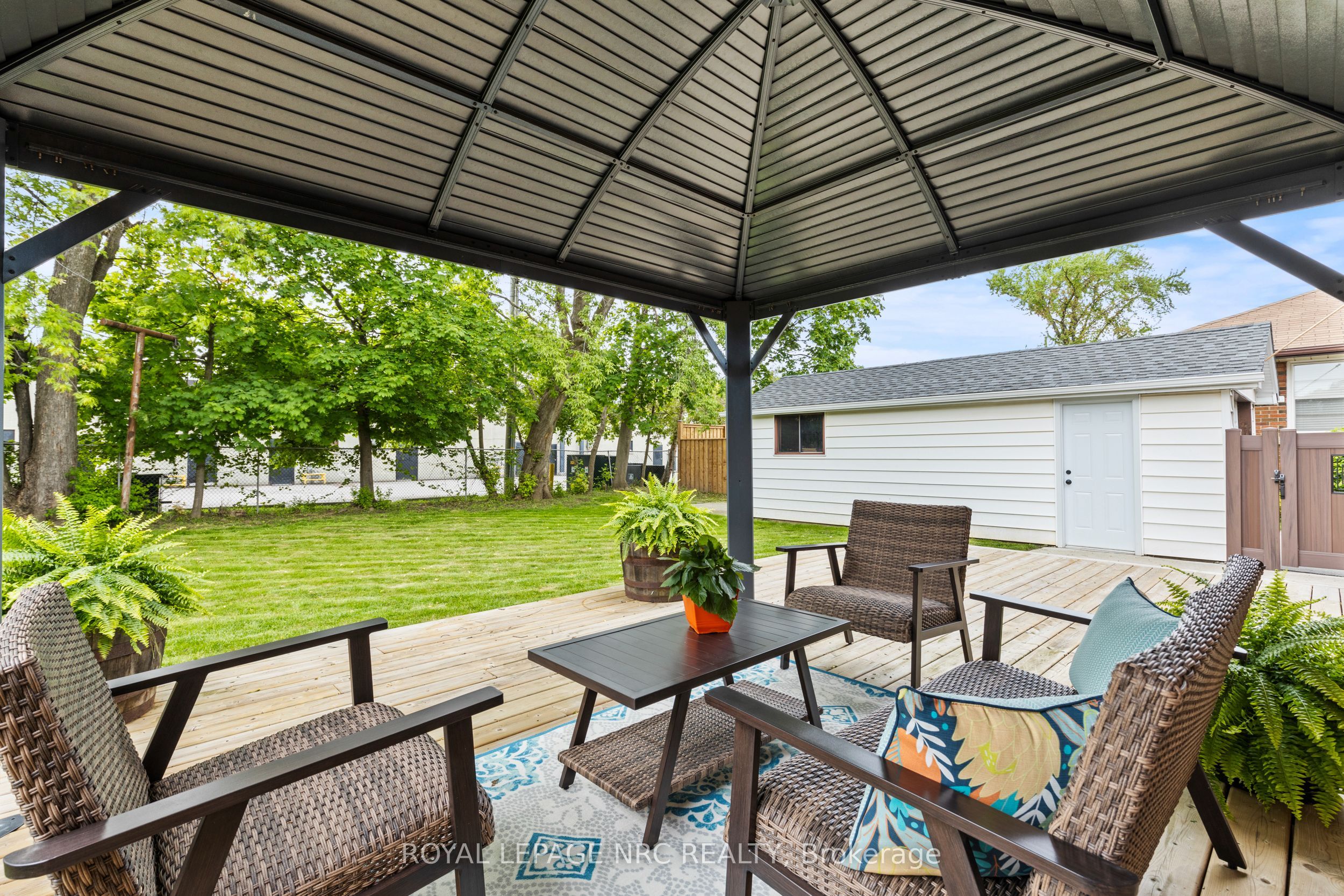 10 Whiteoak Drive