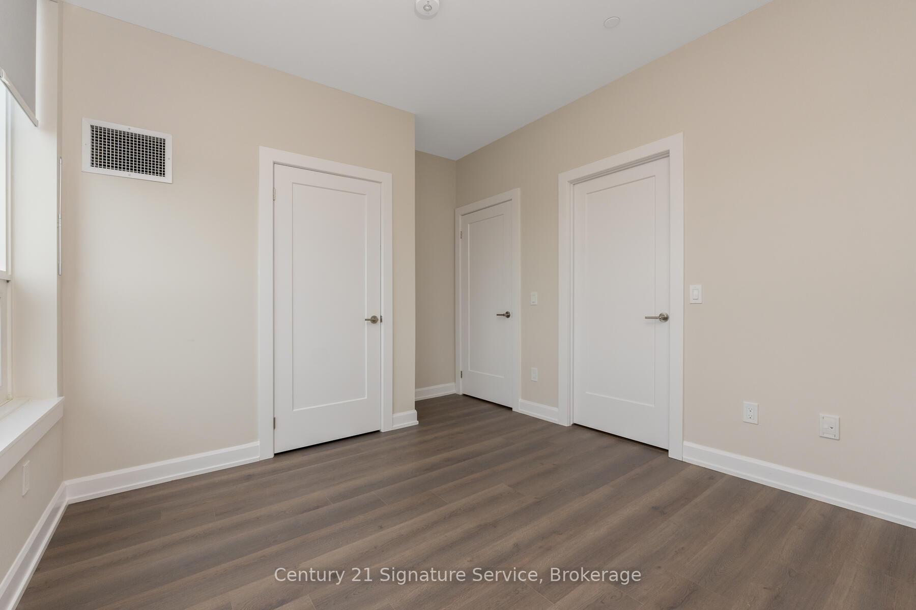 2 Bedrooms Condo at 3220 William Coltson, Oakville For sale