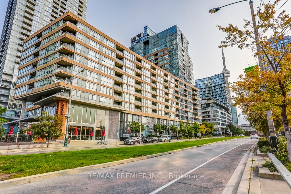 2 Bedrooms Condo at 10 Capreol, Toronto For sale