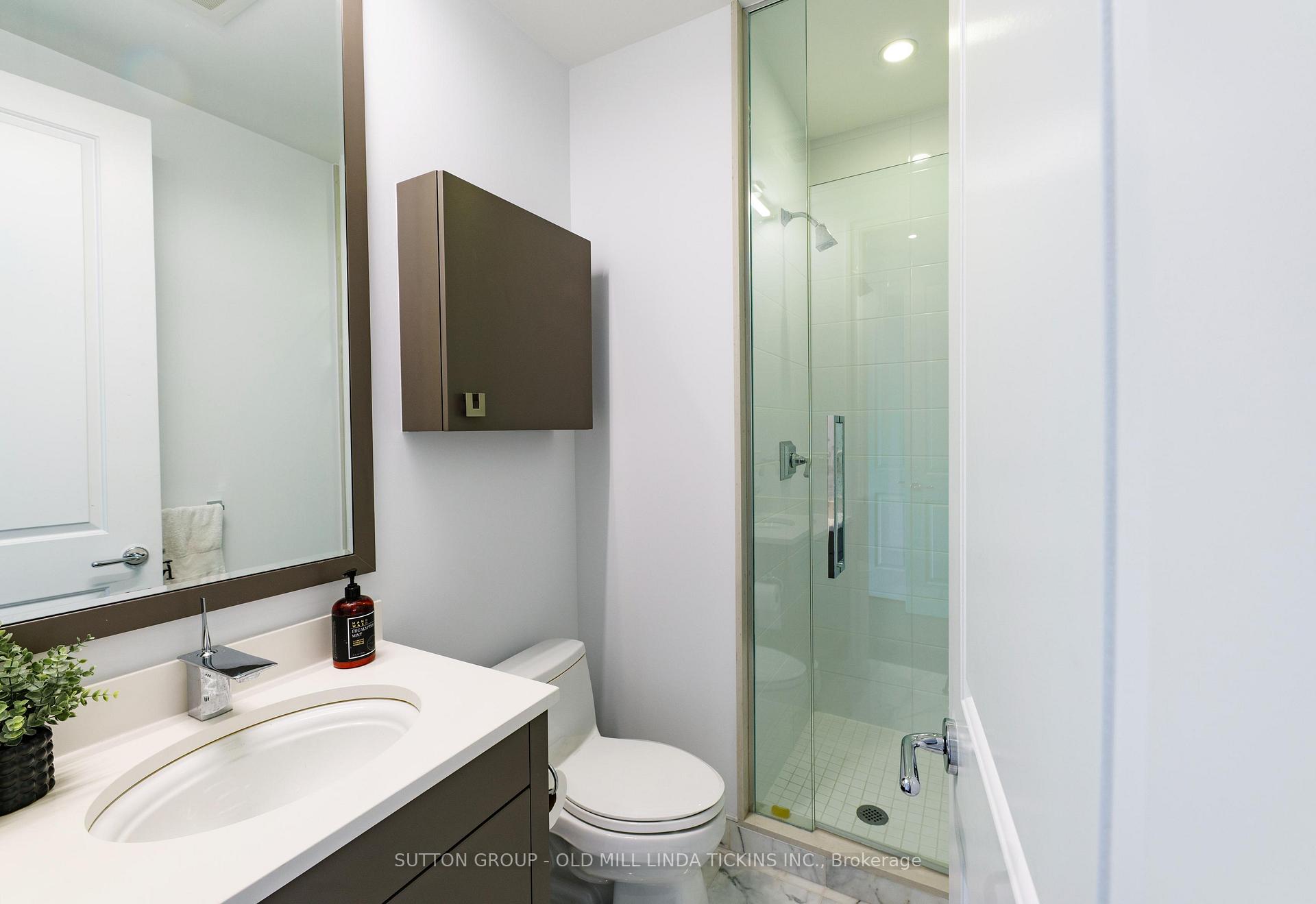 2 Bedrooms Condo at 30 Old Mill, Toronto For sale