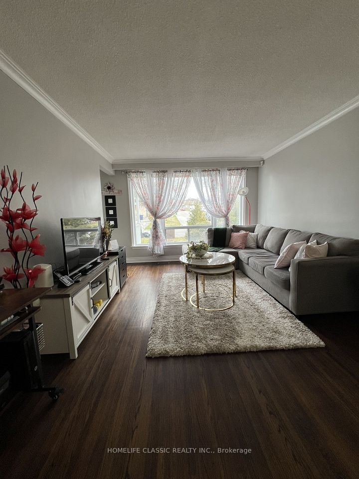 19 Neames Crescent, Toronto, ON M3L 1K8