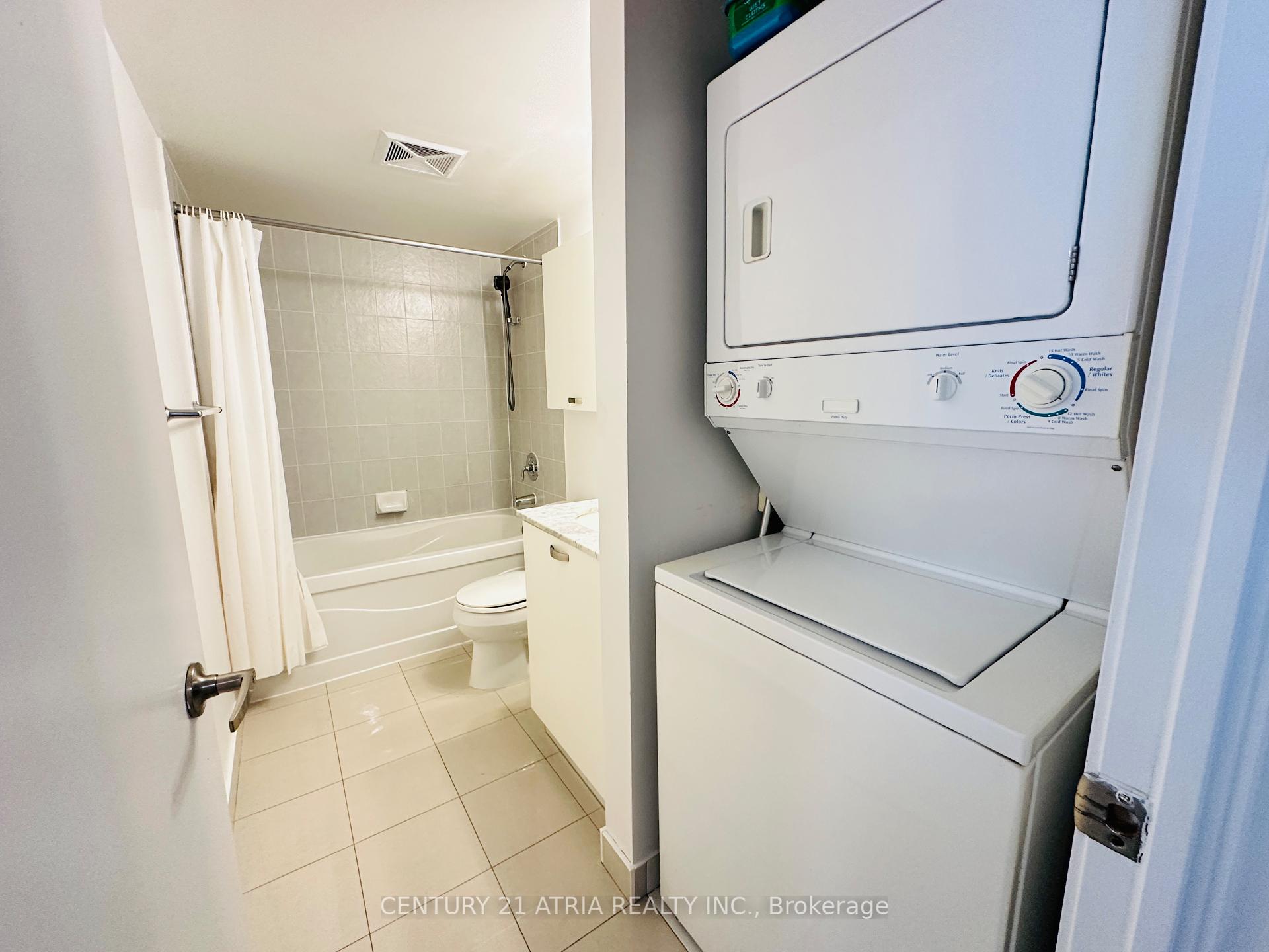 2 Bedrooms Condo at 37 Grosvenor,  Toronto For sale