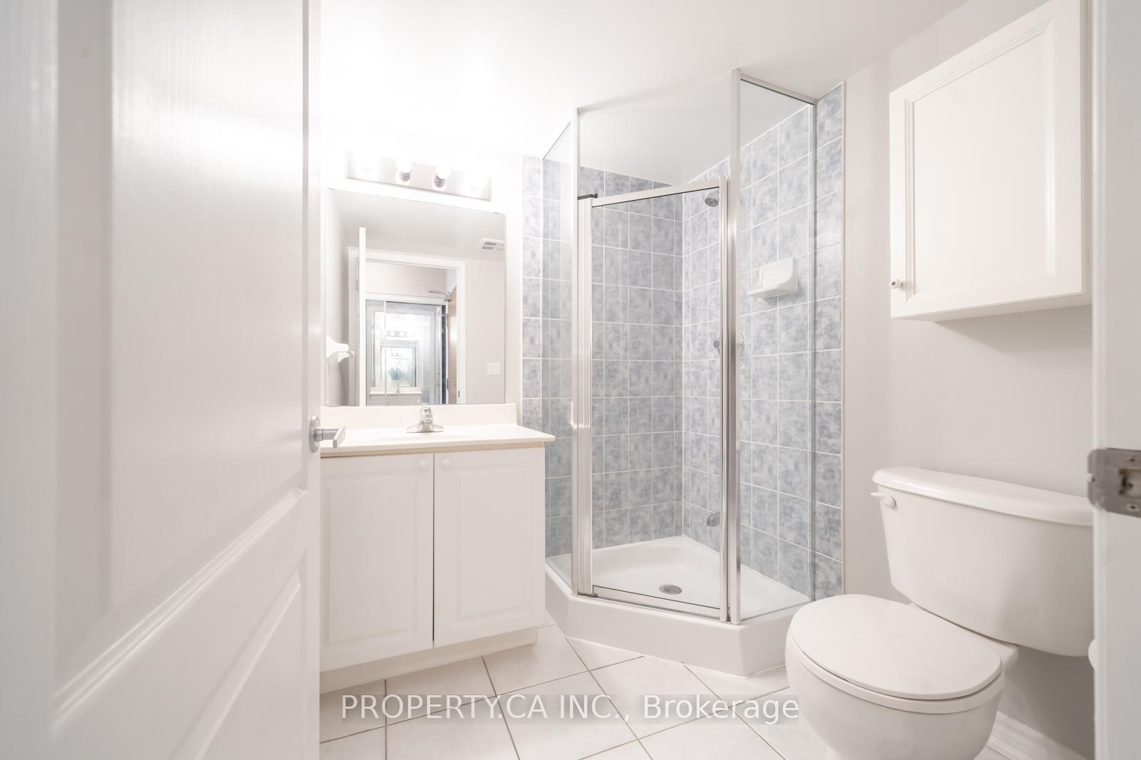 2 Bedrooms Condo at 33 Elm, Mississauga For sale