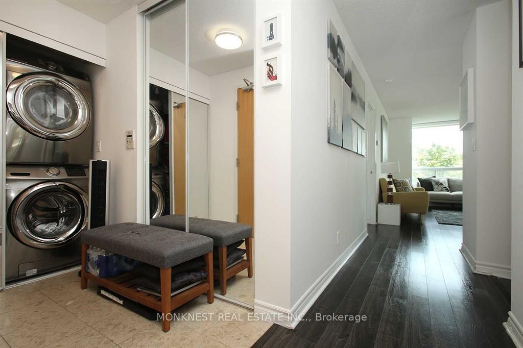 2 Bedrooms Condo at 68 Grangeway, Toronto For sale