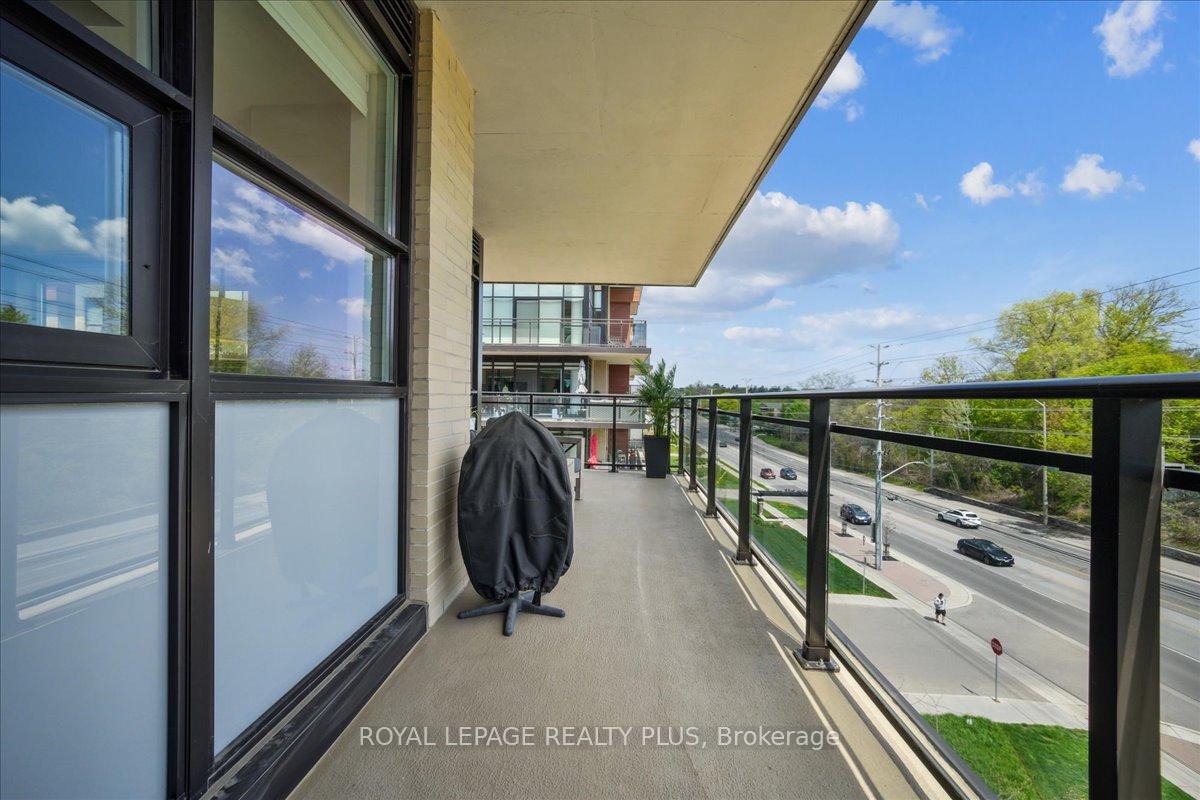 2 Bedrooms Condo at 1575 Lakeshore, Mississauga For sale