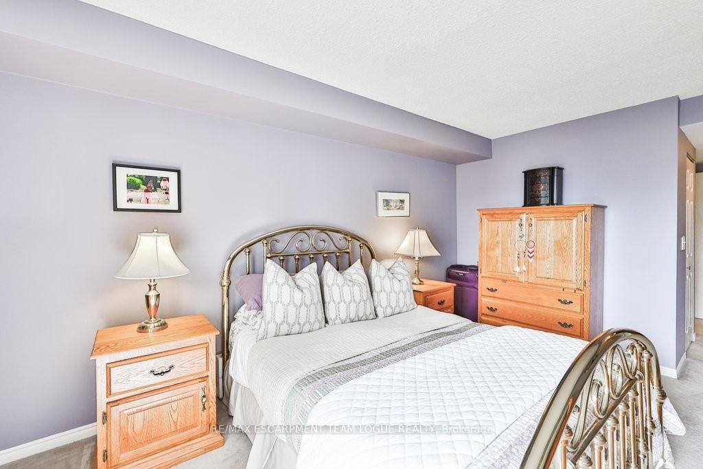 3 Bedrooms Condo at 7 Concorde, Toronto For sale