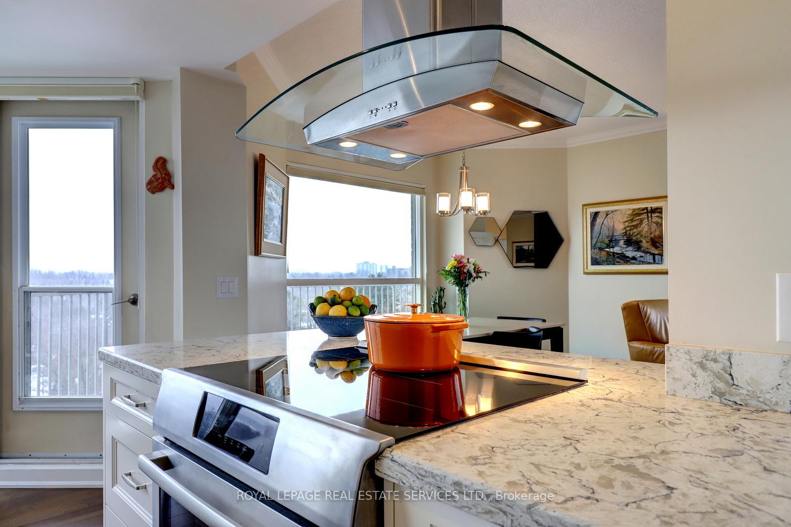 2 Bedrooms Condo at 2190 Lakeshore, Burlington For sale