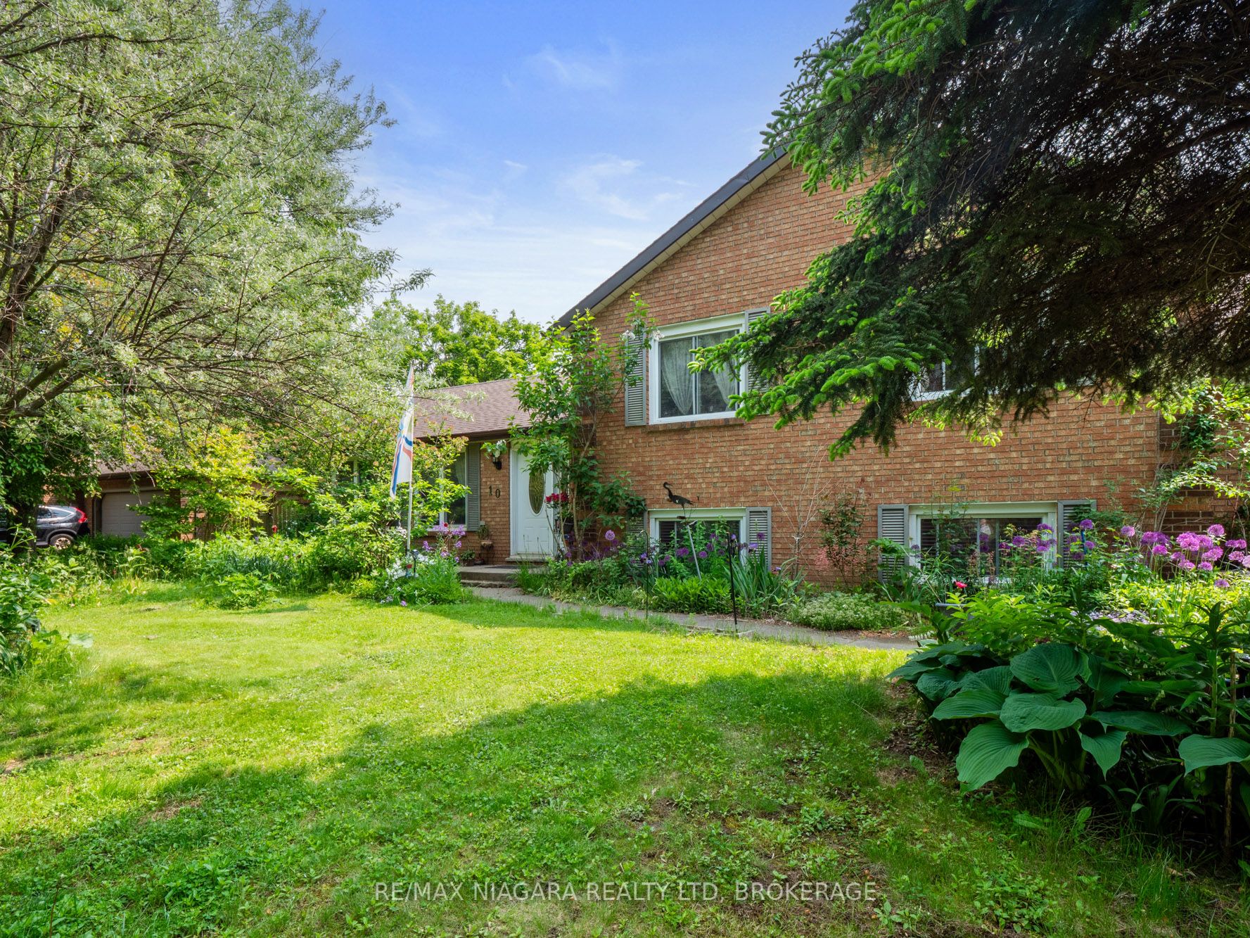 10 Beverly Glen Drive